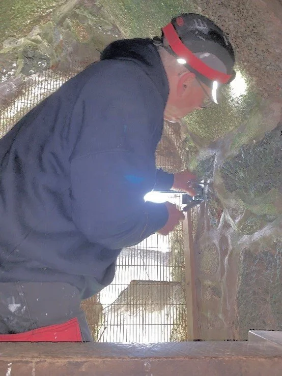 3) Installing nestbox thrust bars