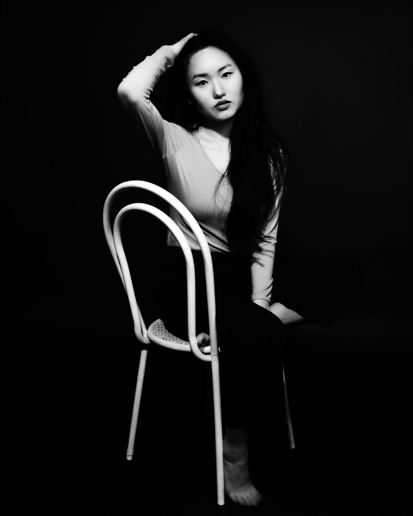 Hyesu pt.2 
🖤🤍
 #blackandwhite

#photography #model  #femaleartist #chairphotography #dortmund #schwerte