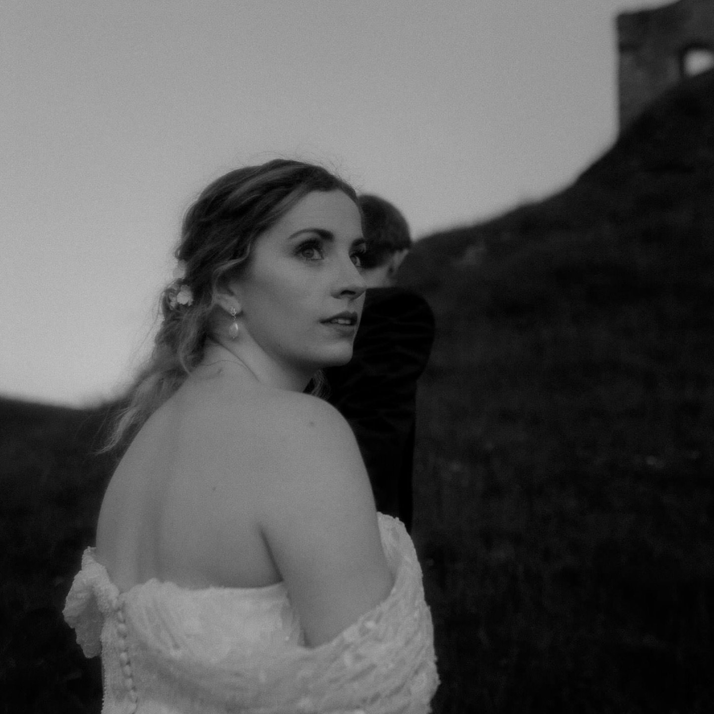 Last night, I had the pleasure of capturing Helen and Dermot&rsquo;s adventure post-wedding shoot, following their wedding at Cloughjordan House three weeks ago. From heartfelt vows to exploring Ireland&rsquo;s breathtaking landscapes, every moment w