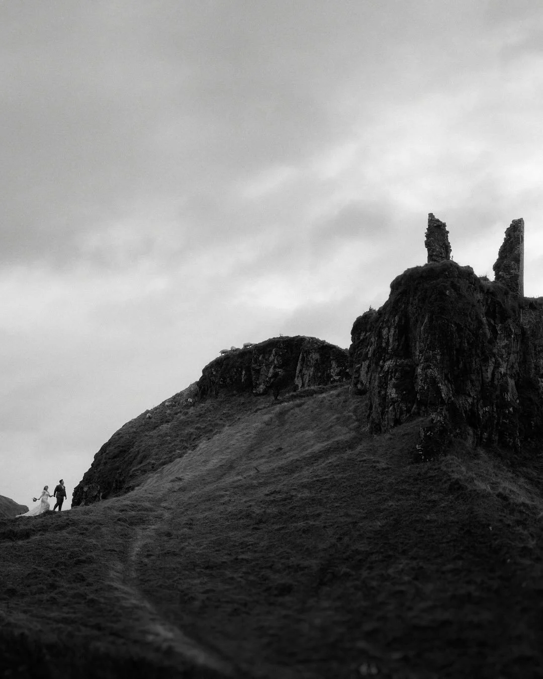 London &amp; Katherine, sunlit ruins, and a beautiful handfasting with celebrant Avril Hawthorne 💛 Historic walls, coastal breeze, and all the love in the air. #IrishElopement
.
.
.
.
.
.
.
.
.
#handfastingmagic #adventurecouple 
#irishelopement 
#h