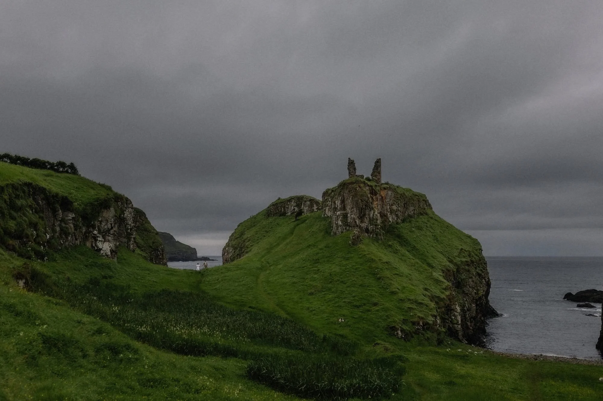 dunseverick-castle-elopement-in-ireland-30.jpg