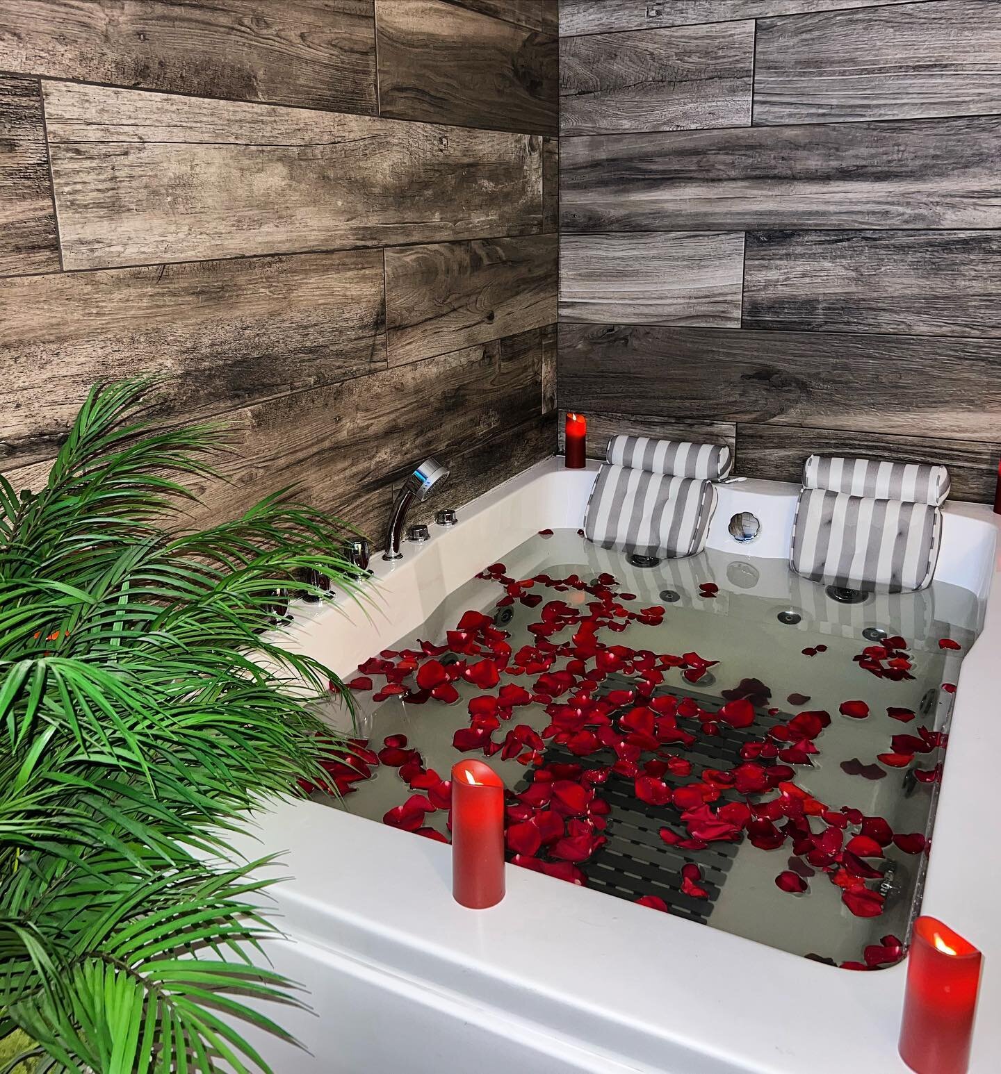 Check out our upcoming new couples room featuring a jacuzzi for the ultimate relaxing experience with your loved on💞! Stay tuned for more updates. 

#zzdayspa#spanyc#couplesretreat #relaxation #jacuzzinyc#datesnyc#couplesplace