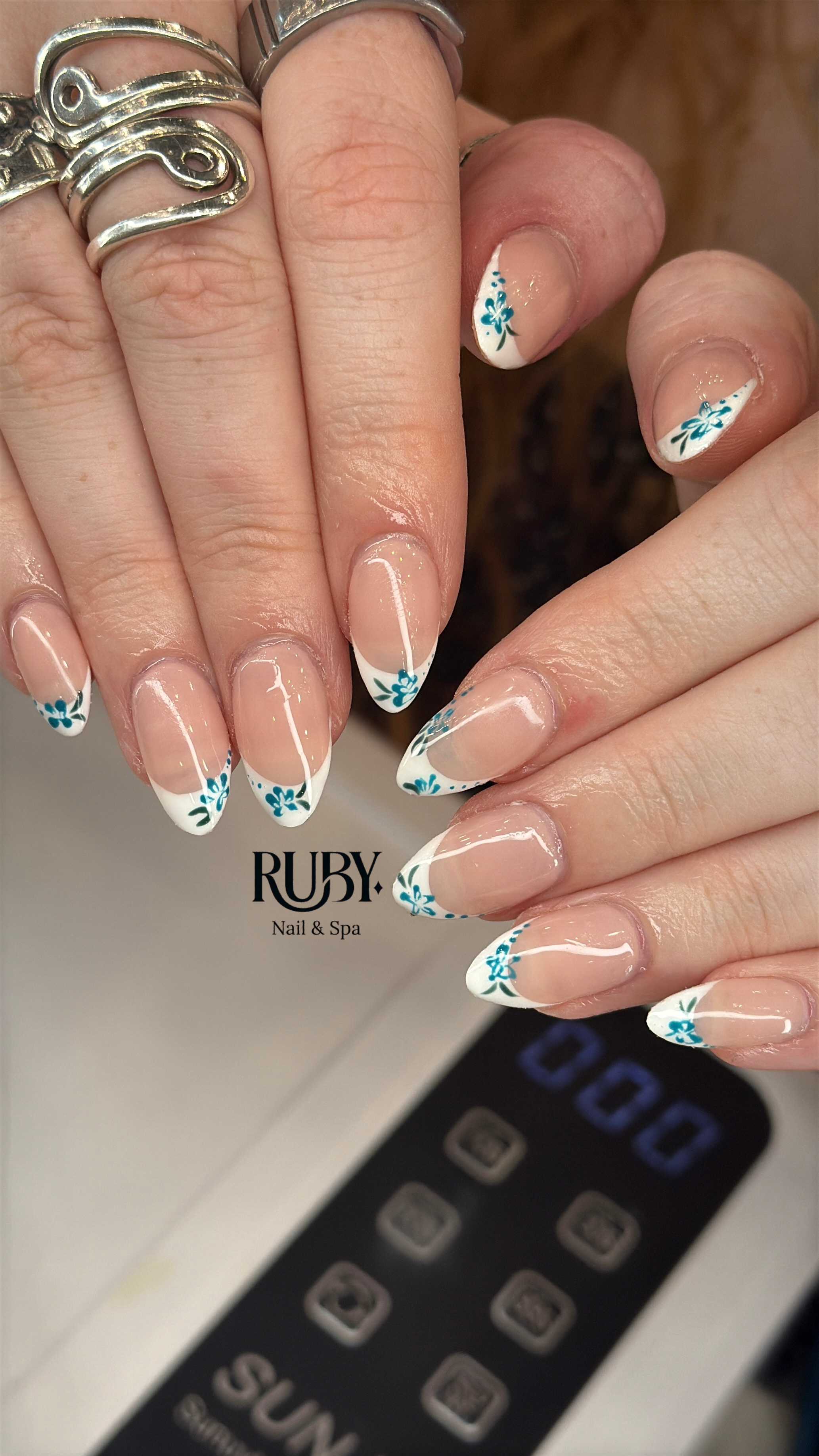 oval-shape-summer-nail-design-art-transcona-regent.png