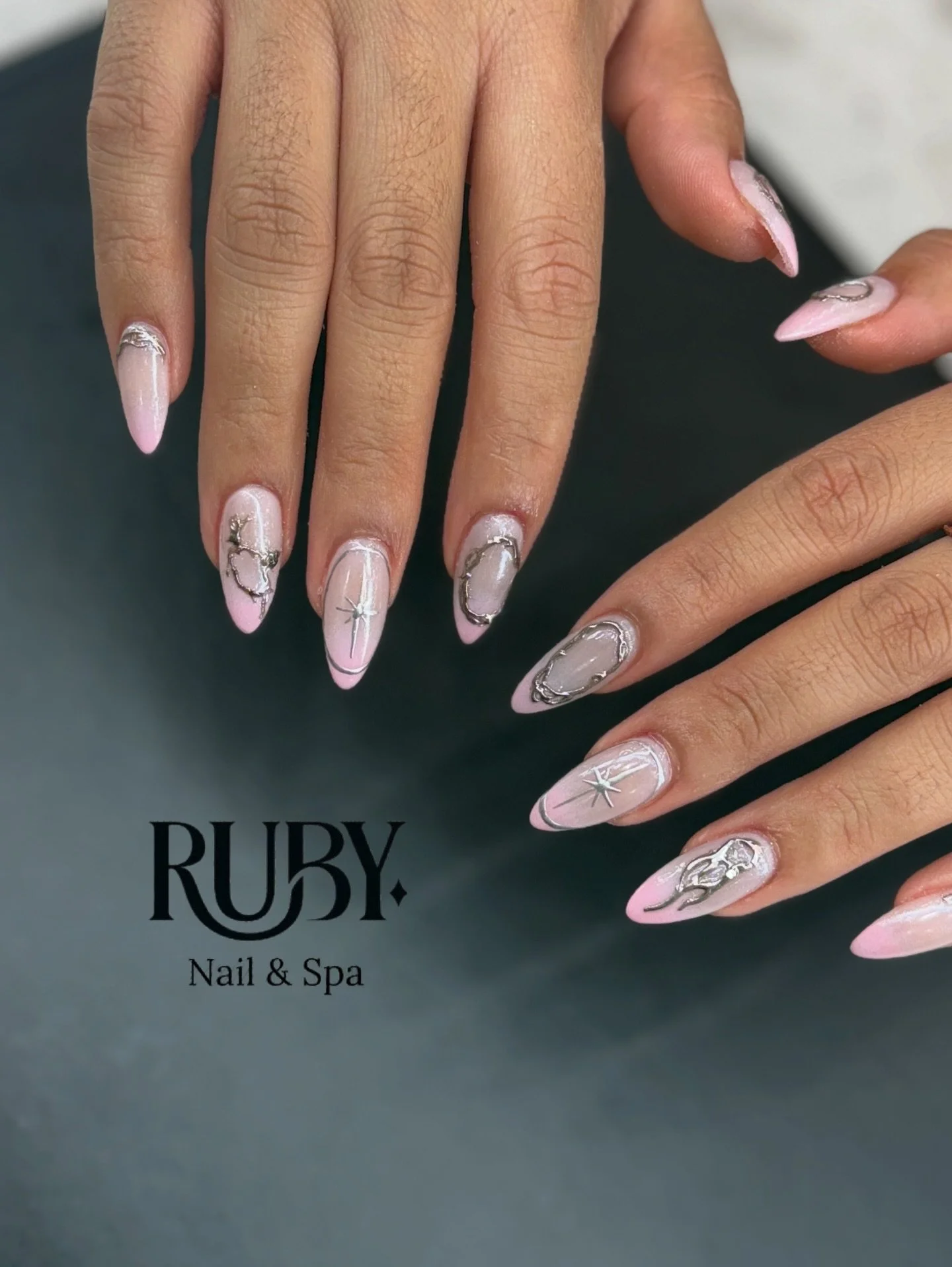 We're loving the Holiday Sets this year! Let's Keep Them Comingg 🩷🫶🏻 Have you booked yours? 
_____________________________
&bull; Luxe Pedicures 
&bull; Nails 
&bull; HeadSpa 
{ FREE GIFTS WITH IN-STORE PURCHASE ON NOW! } 🎊
______________________