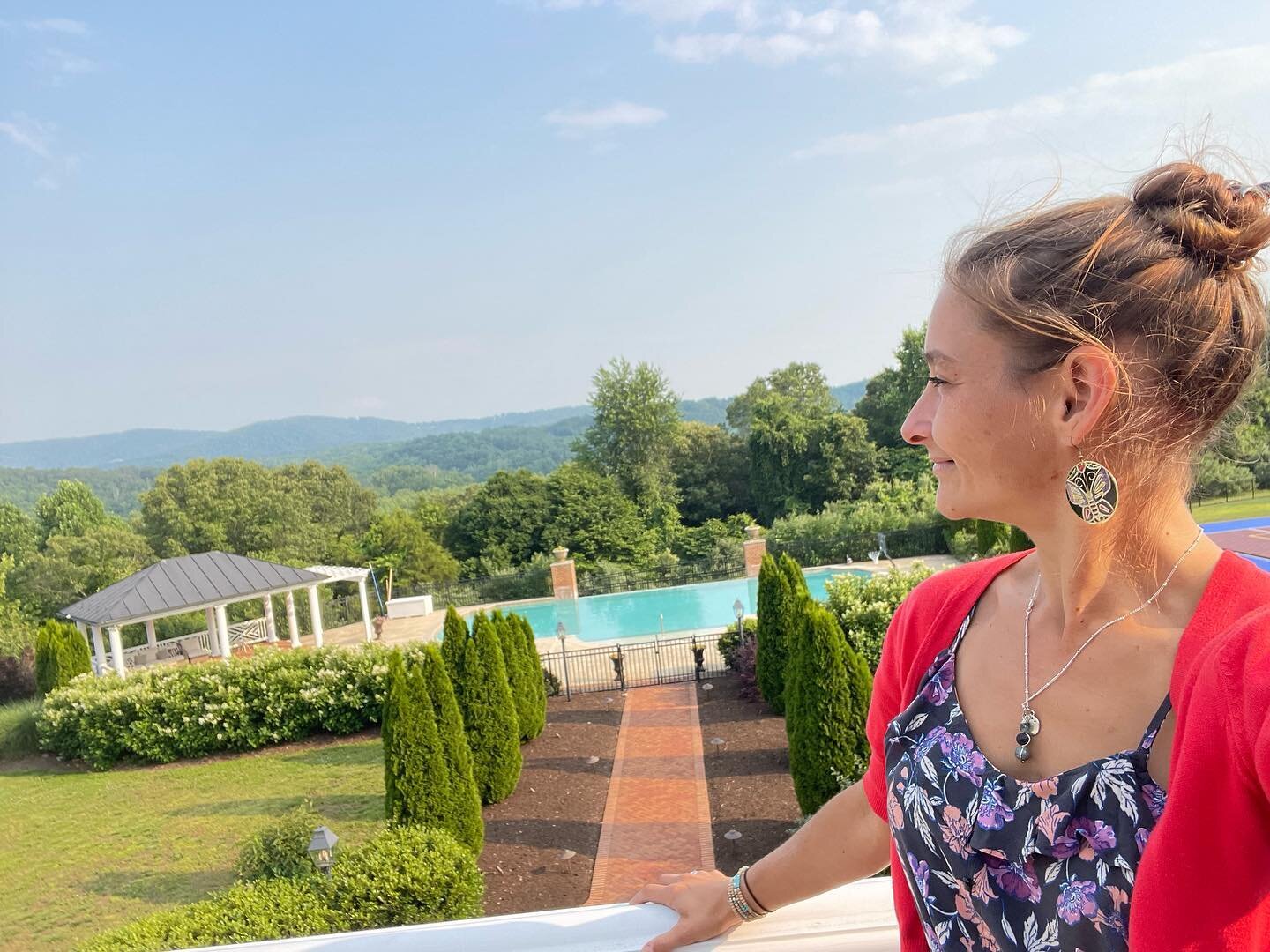 Still, my favorite view in town love showing this home ! 1701 Bentivar Dr
Quintessential Brick Georgian sited on over 88 Acres 
🛏️ 7 Bedrooms 🛀, 9.5 Bathrooms
❤️near the Heart of Charlottesville, in Albemarle County. 
✨NO HOA! 
🔵Upon entry you are