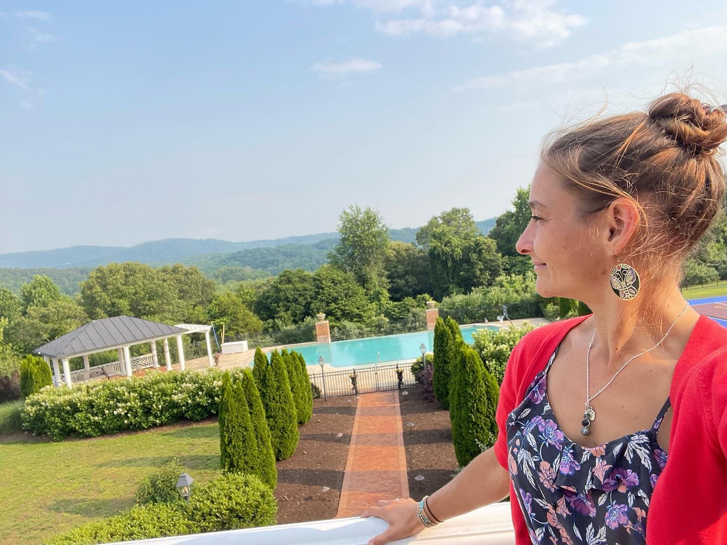 Still, my favorite view in town love showing this home ! 1701 Bentivar Dr
Quintessential Brick Georgian sited on over 88 Acres 
🛏️ 7 Bedrooms 🛀, 9.5 Bathrooms
❤️near the Heart of Charlottesville, in Albemarle County. 
✨NO HOA! 
🔵Upon entry you are