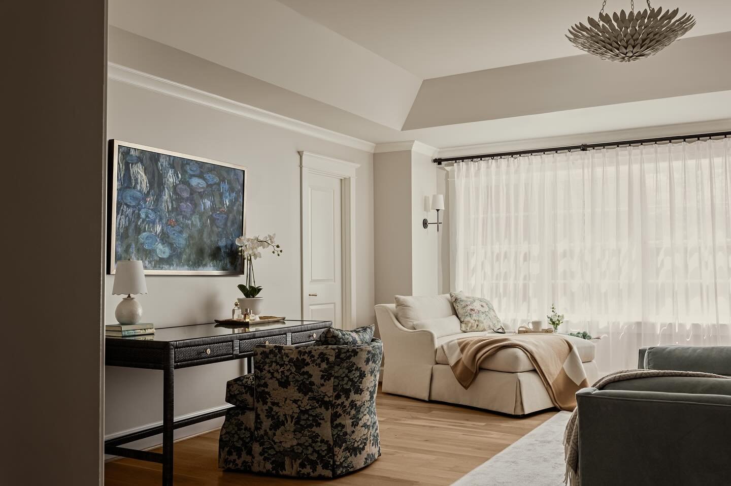 This primary suite layers a calm neutral palette with muted tones and just-right textures. Subtle patterns whisper personality while keeping the atmosphere serene, creating a space that feels both elevated and deeply personal.

Because luxury doesn&r