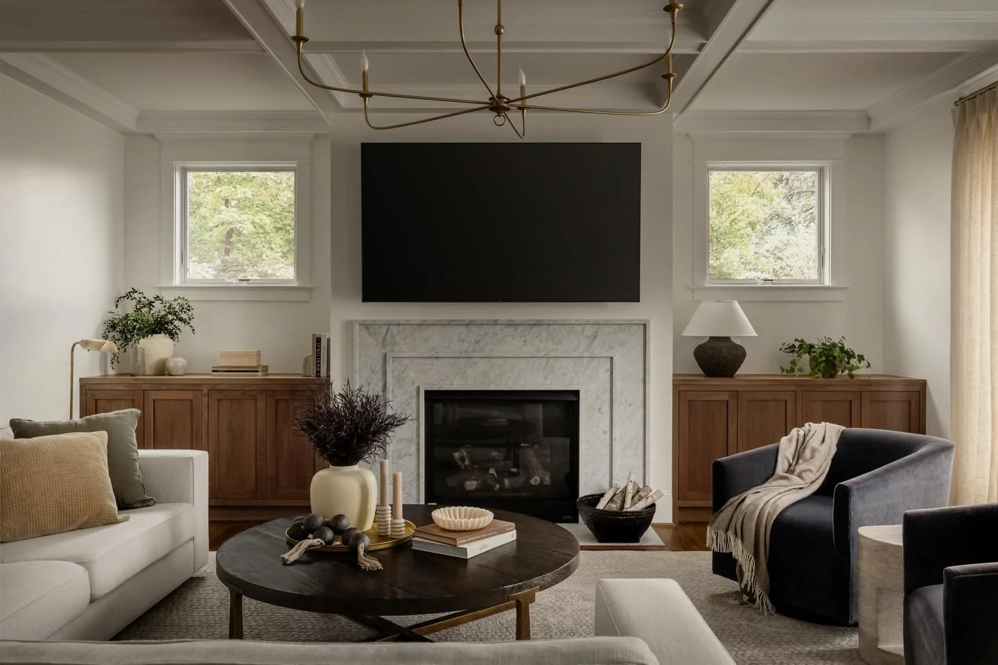 living room by @blacksaltinteriordesign 

Photography @peakvisualsus 
Styling @kristenalcorta