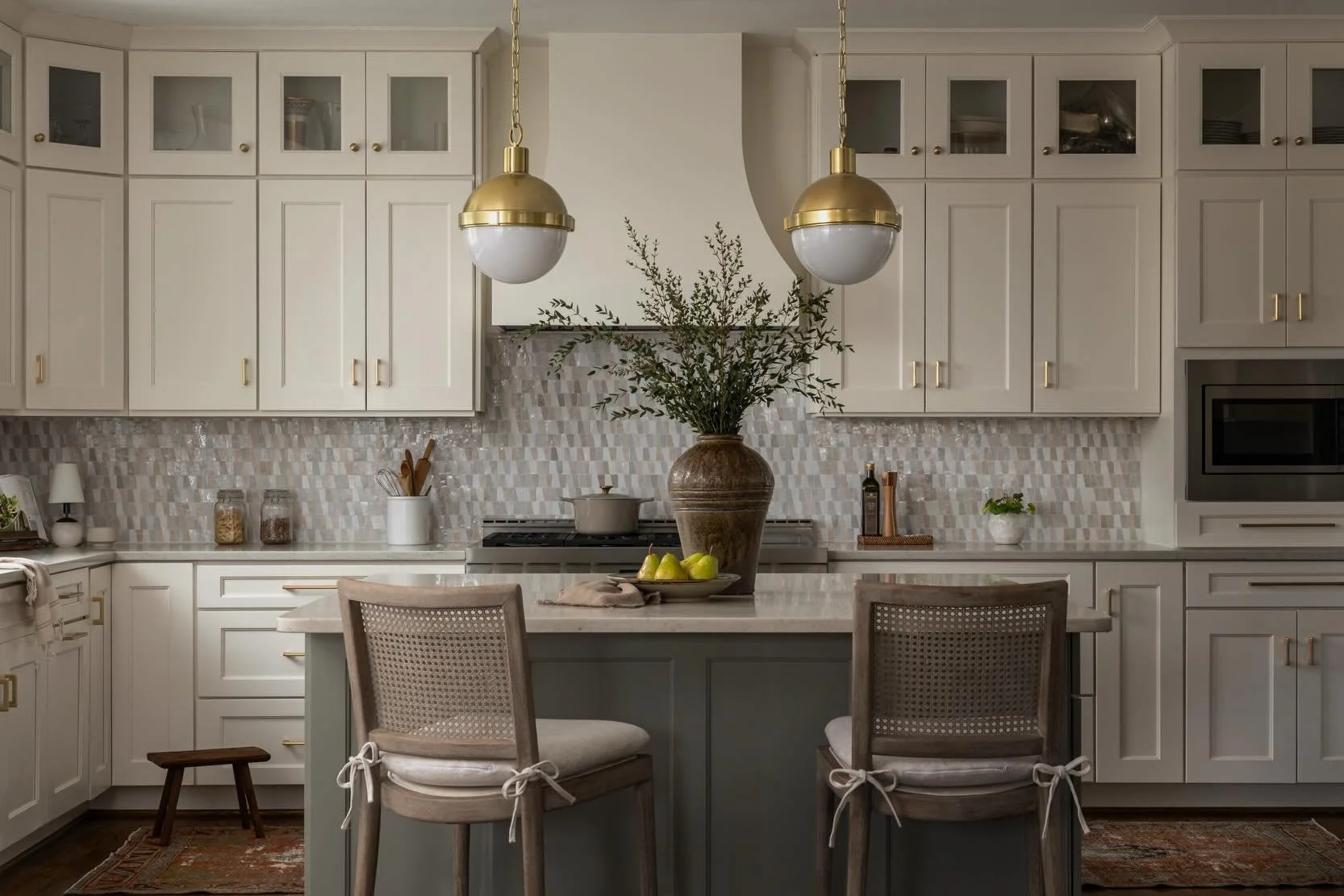 AFTER>BEFORE

Sometimes it&rsquo;s not a full gut renovation, but a thoughtful refresh that transforms the way a home feels. 

For this kitchen + dining space, we focused on layered updates with lasting impact lighting, millwork + paint, handmade 