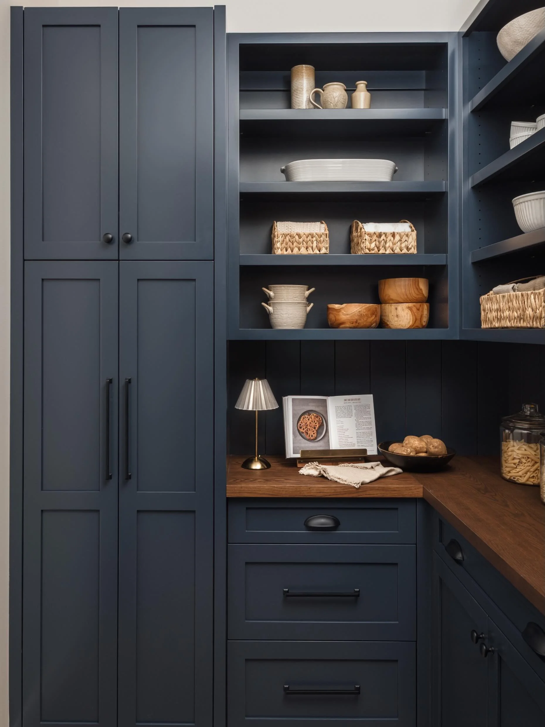 Custom pantry in navy.

Design @blacksaltinteriordesign 
Photography @peakvisualsus 
Prop Styling @kristenalcorta
Builder @reveriebuildingco 
Custom Cabinetry @walkers_creek_cabinets