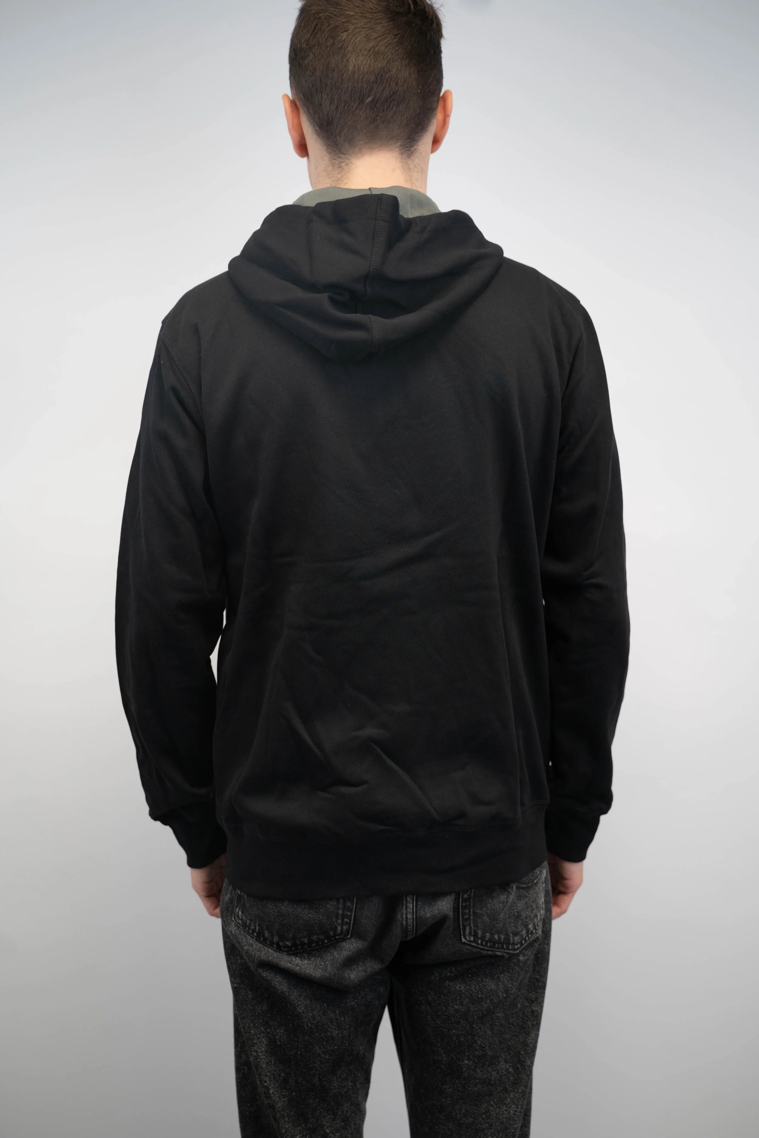 2025-11-16_Hans Kvam_Merch-116.jpg