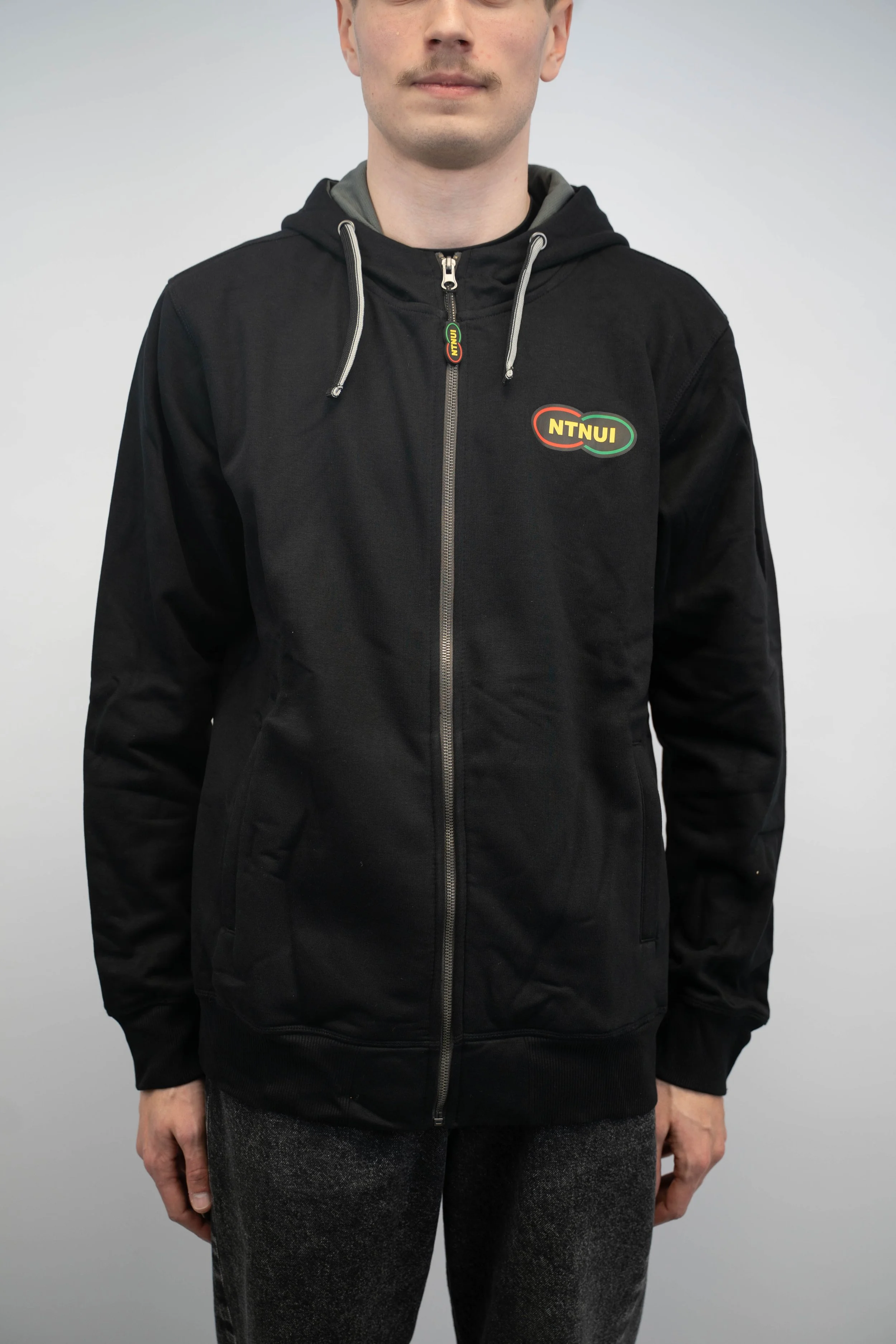 2025-11-16_Hans Kvam_Merch-113.jpg