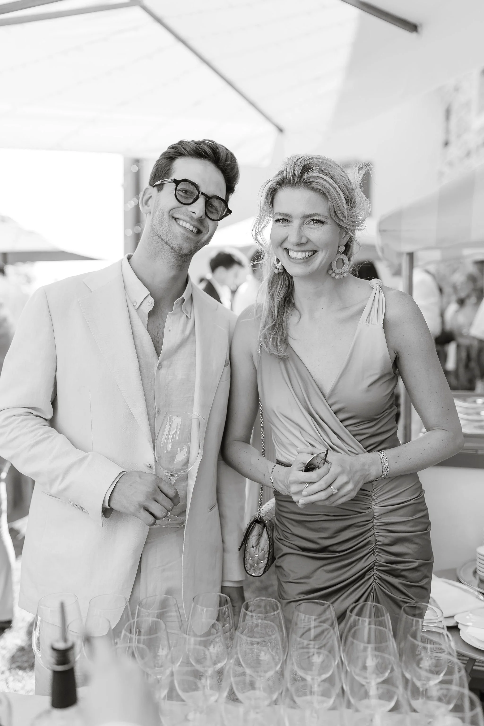 Cocktailstunde im Innenhof des Castello di Buttrio mit Live-Hochzeitsmusik