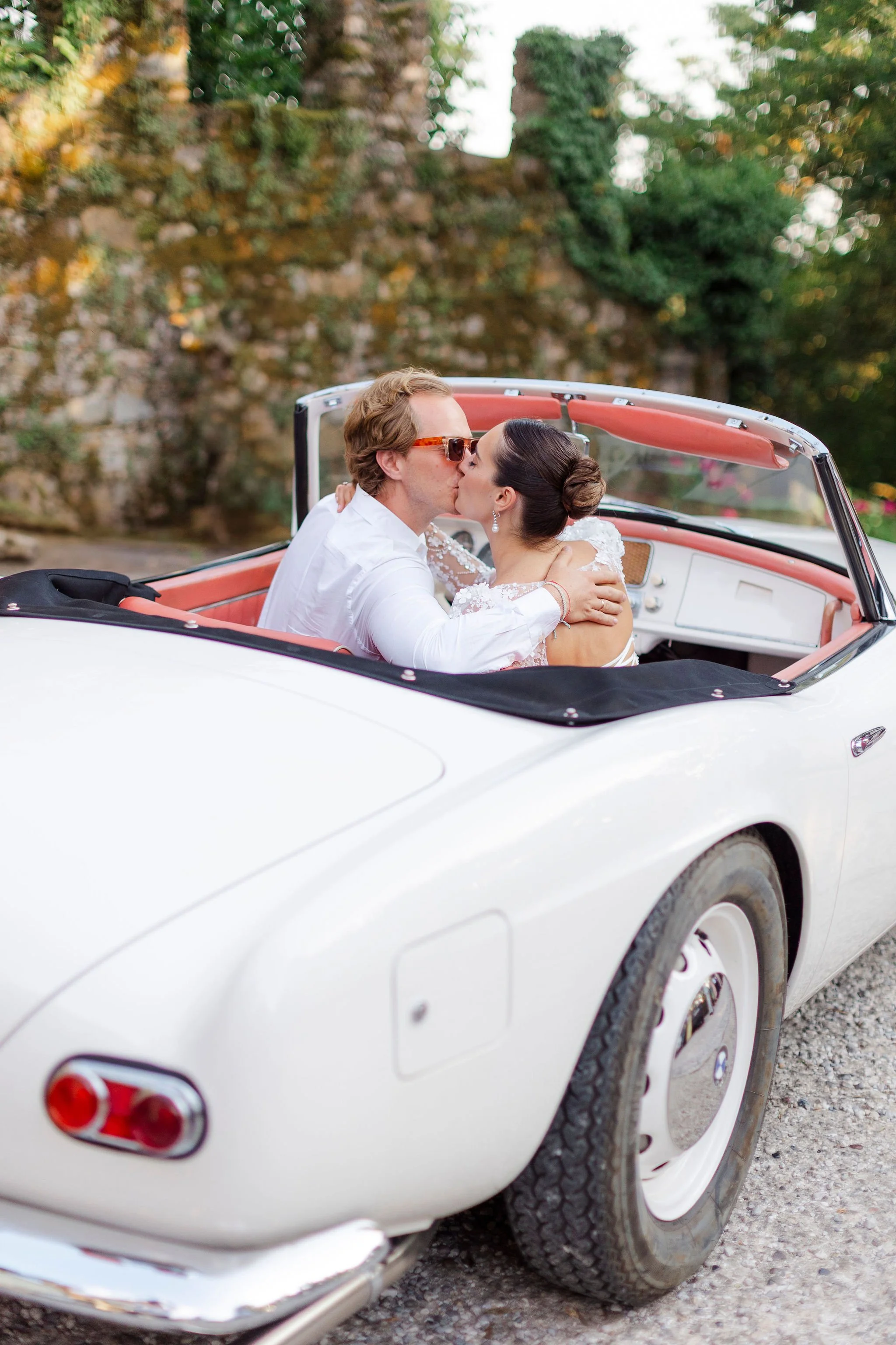 Cocktailstunde im Innenhof des Castello di Buttrio mit Live-Hochzeitsmusik