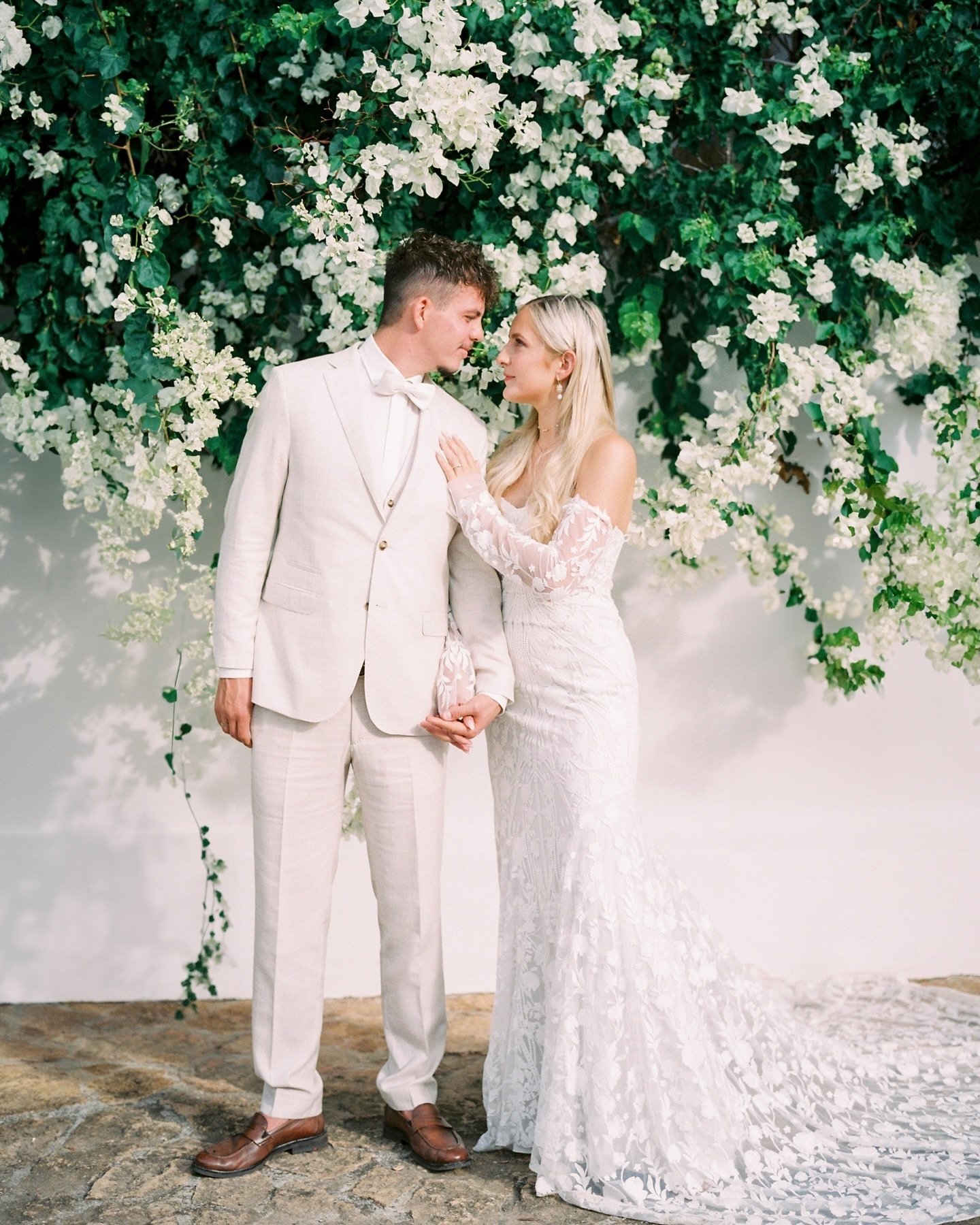 Lost in the moment with Daniela &amp; Lucas. Their eyes say it all &ndash; love, connection, and a lifetime of memories in the making.

Planner @lovebirdsmallorca 
Processing @malvarrosa_filmlab