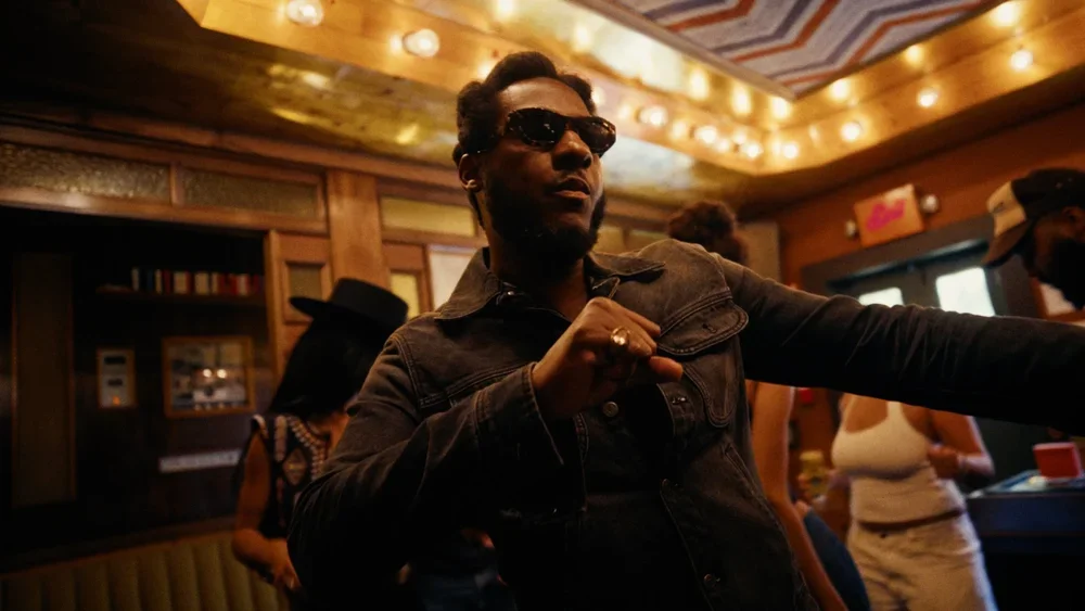 LEON BRIDGES: ELEGANTLY WASTED