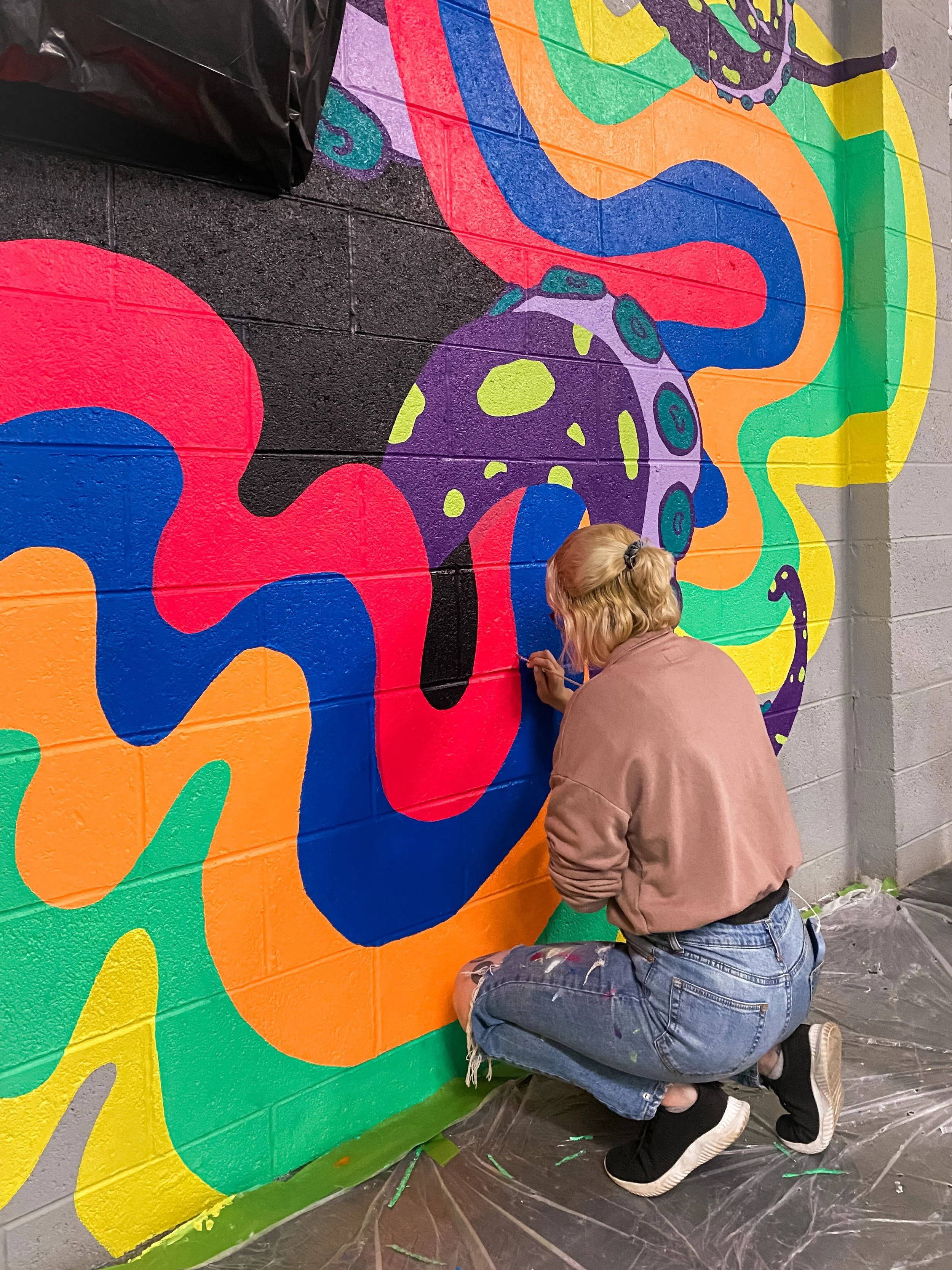 psychedelic-neon-brewery-mural-closeup-muralist-philadelphia-acacia-barron-humming-bones-studio.JPG