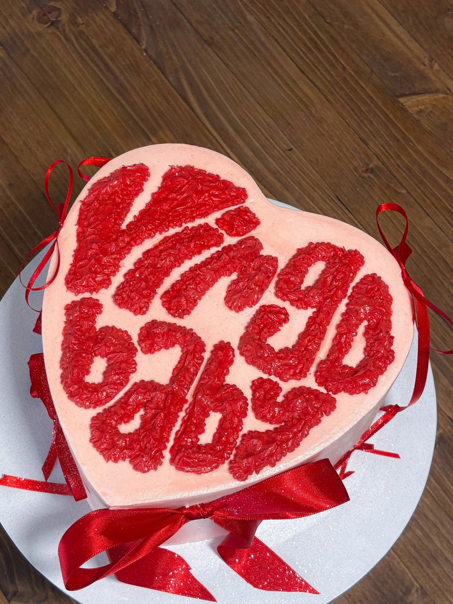 VIRGO BB 💋🎈🍓🍒💄
One of the funnest cake from this past weekend. Still obsessing over her!! ❤️
.
.
.
#virgocake #elpasocakes #bowcake #bows #vintagecakes #heartcake #virgobaby #dippedbyjesz #915cakes
