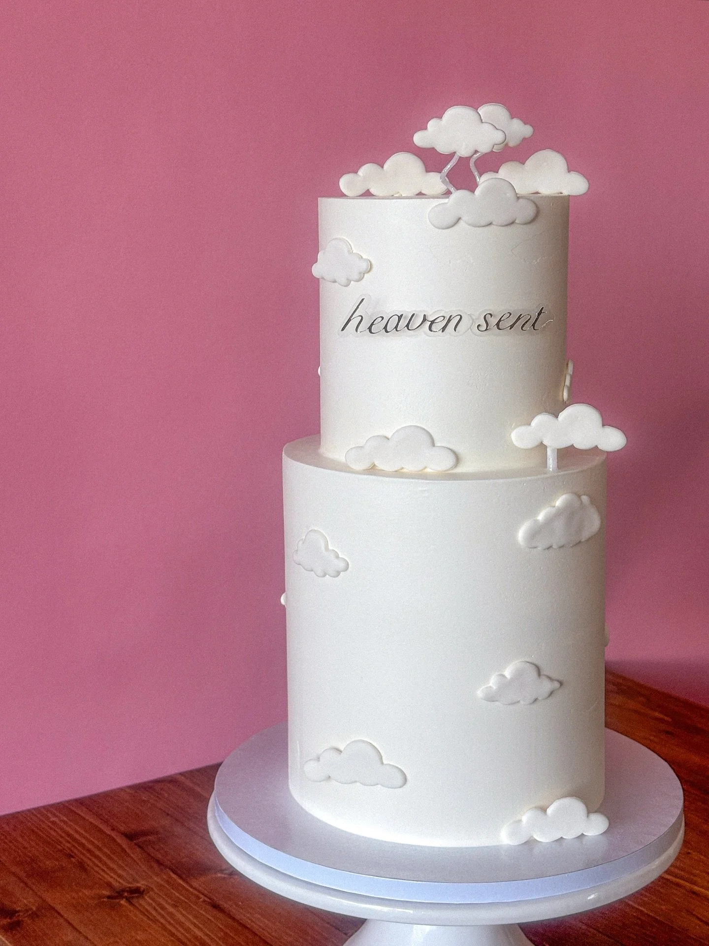 𝒽𝑒𝒶𝓋𝑒𝓃 𝓈𝑒𝓃𝓉 🪽☁️🤍
.
.
.
#heavensent #heavensentcake #elpasocakes #heavencake #babyshowercake #915cakes #cake #cakegram #cakeideas #whitecake