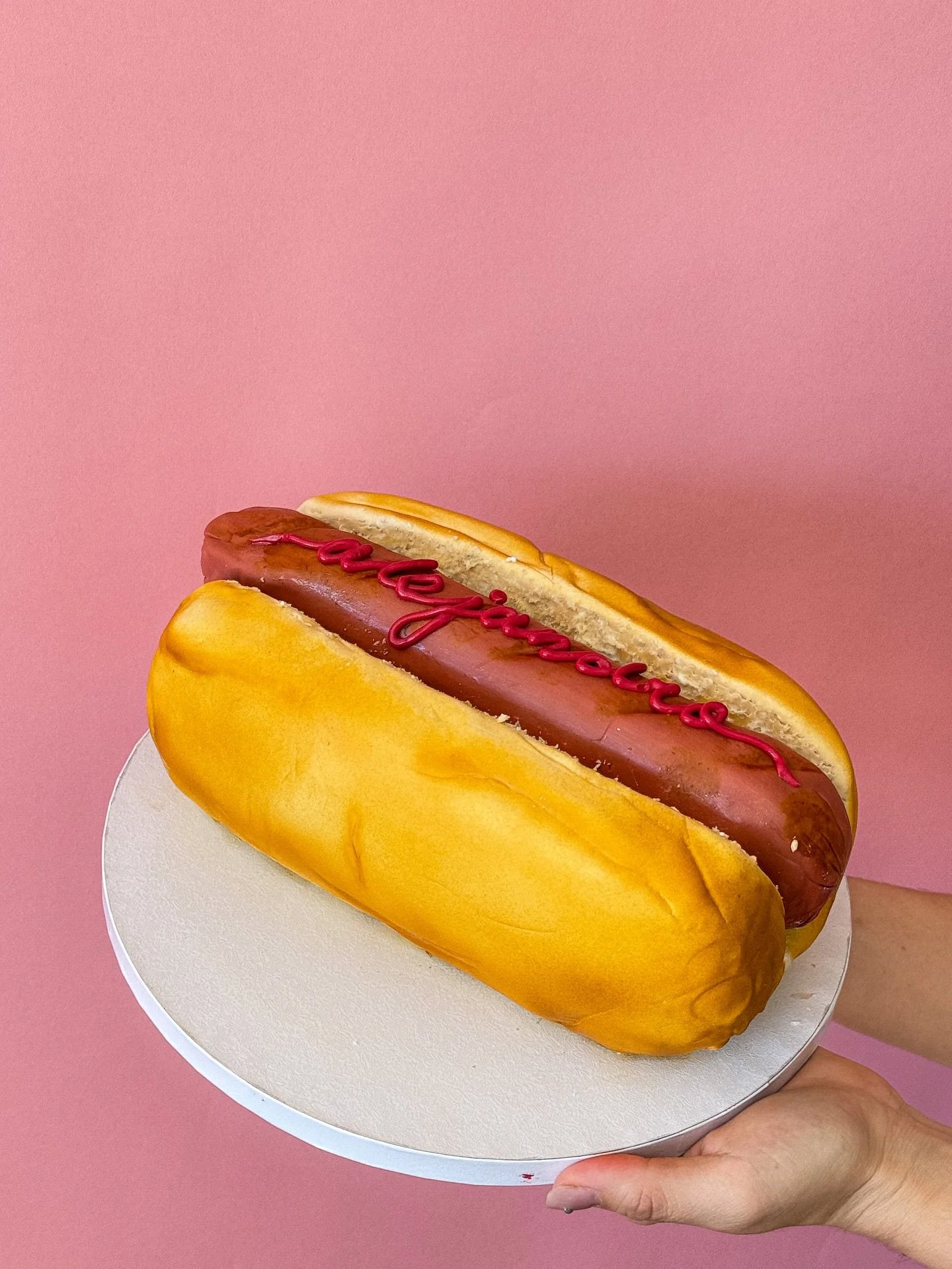 @joeychestnut could never finish this one thoughhh 🌭🙂&zwj;&harr;️🍰
.
.
.
.
#weeniebitolder #hotdogcake #elpasocakes #elpasocake #915cakes #dippedbyjesz #weenie #hotdog #weeniecake