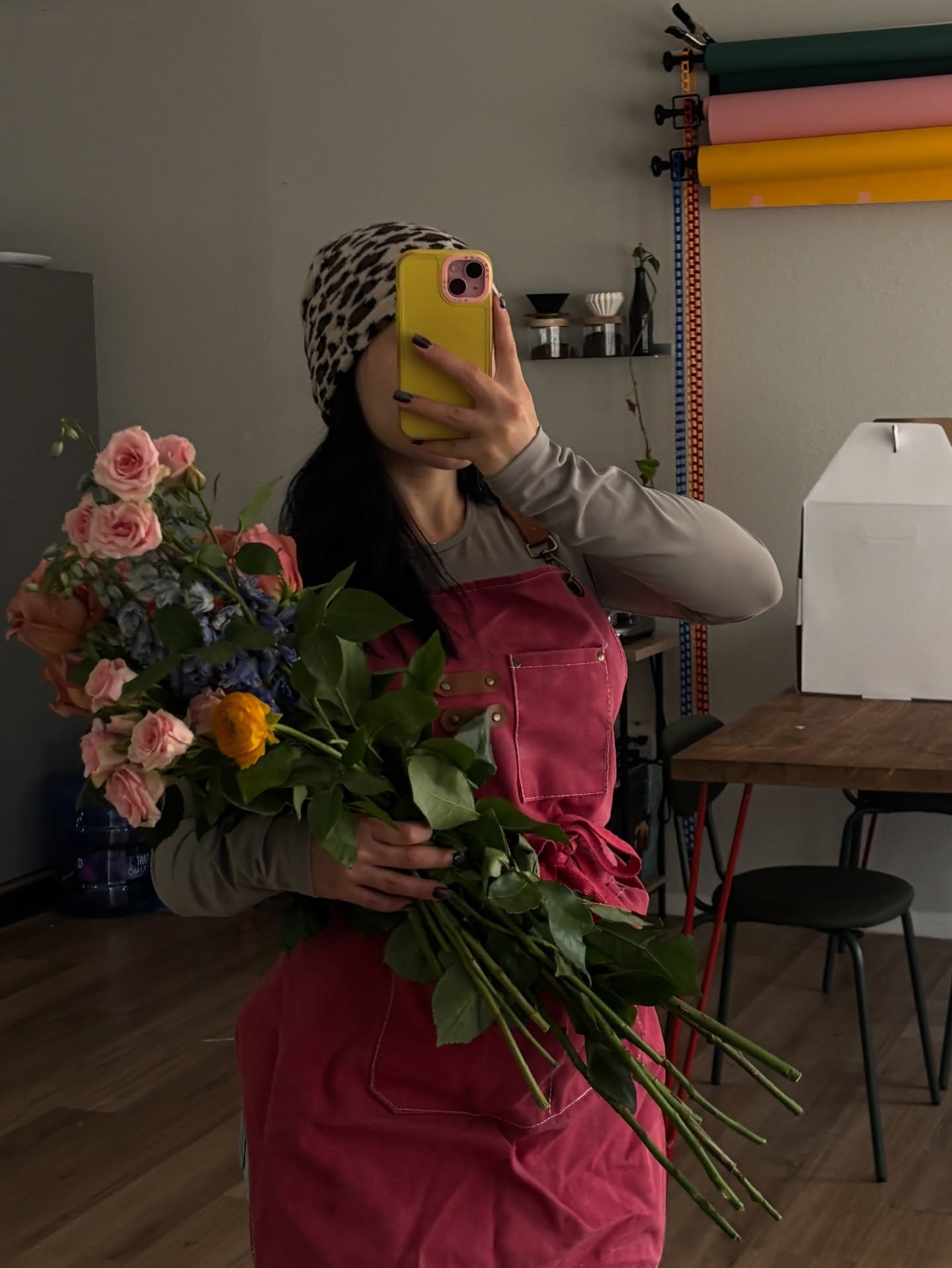 @debbiesbloomers has made me fall in love with flower day pick ups 🤭🌷🪻🌼🌹🌸 
.
.
.
.
#flowercake #weddingcake #elpasocakes