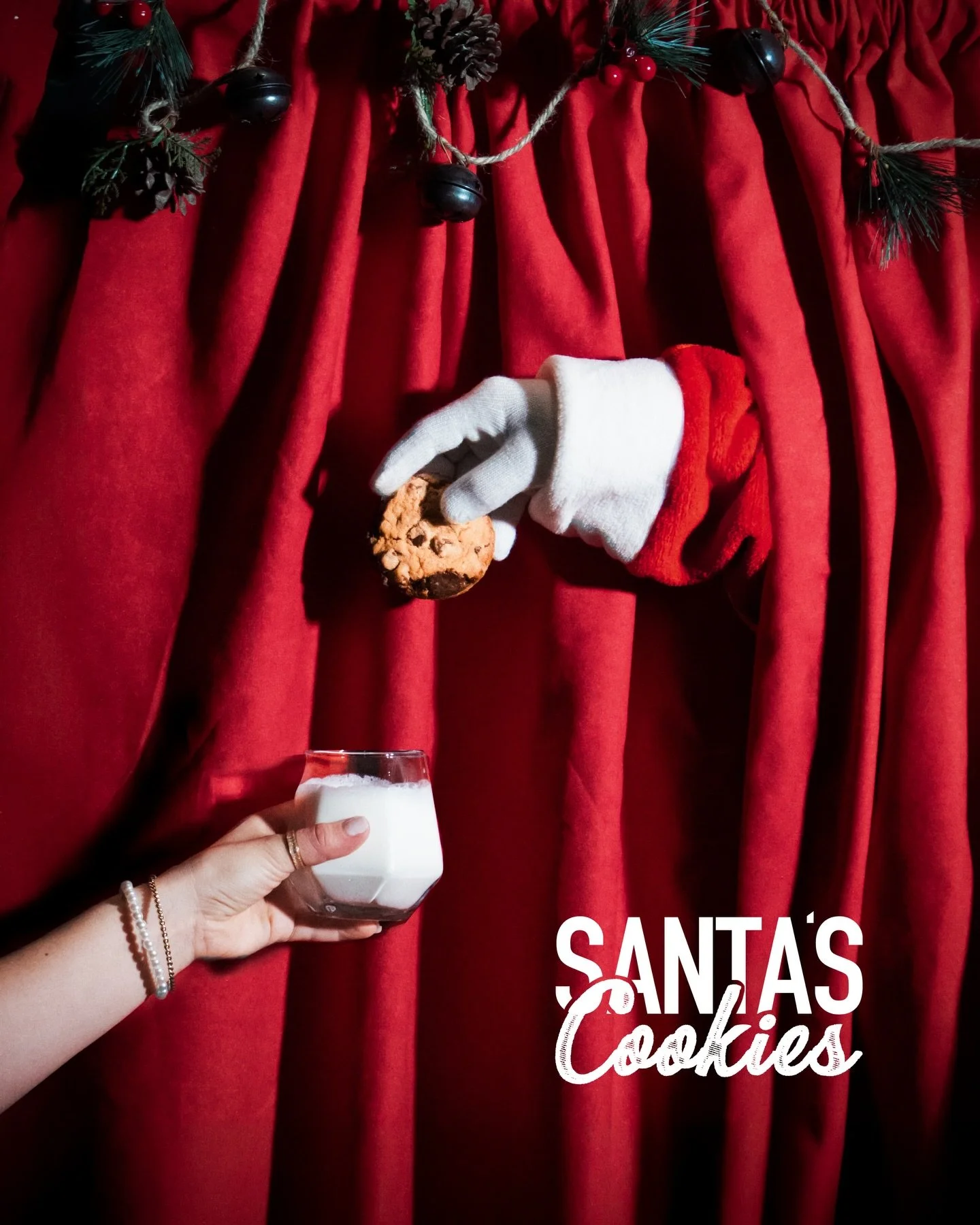 Heard this was the only way Santa was coming this year 👀🎅🏼🍪🎄

COOKIE FLAVORS: 2 sea salt chocolate chips, butter biscoff, s&rsquo;mores, chocolate truffle, classic sugar cookie.

PRE ORDER THROUGH WEBSITE🎄
.
.
.
#elpasocookies #elpasocakes #san