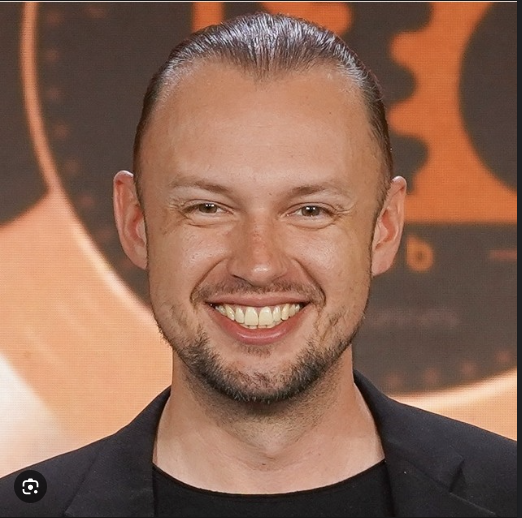 vito glazers IG headshot.png