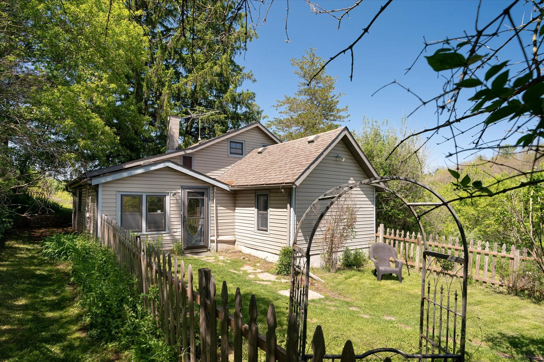 Real Estate Country Properties — Hall Realty