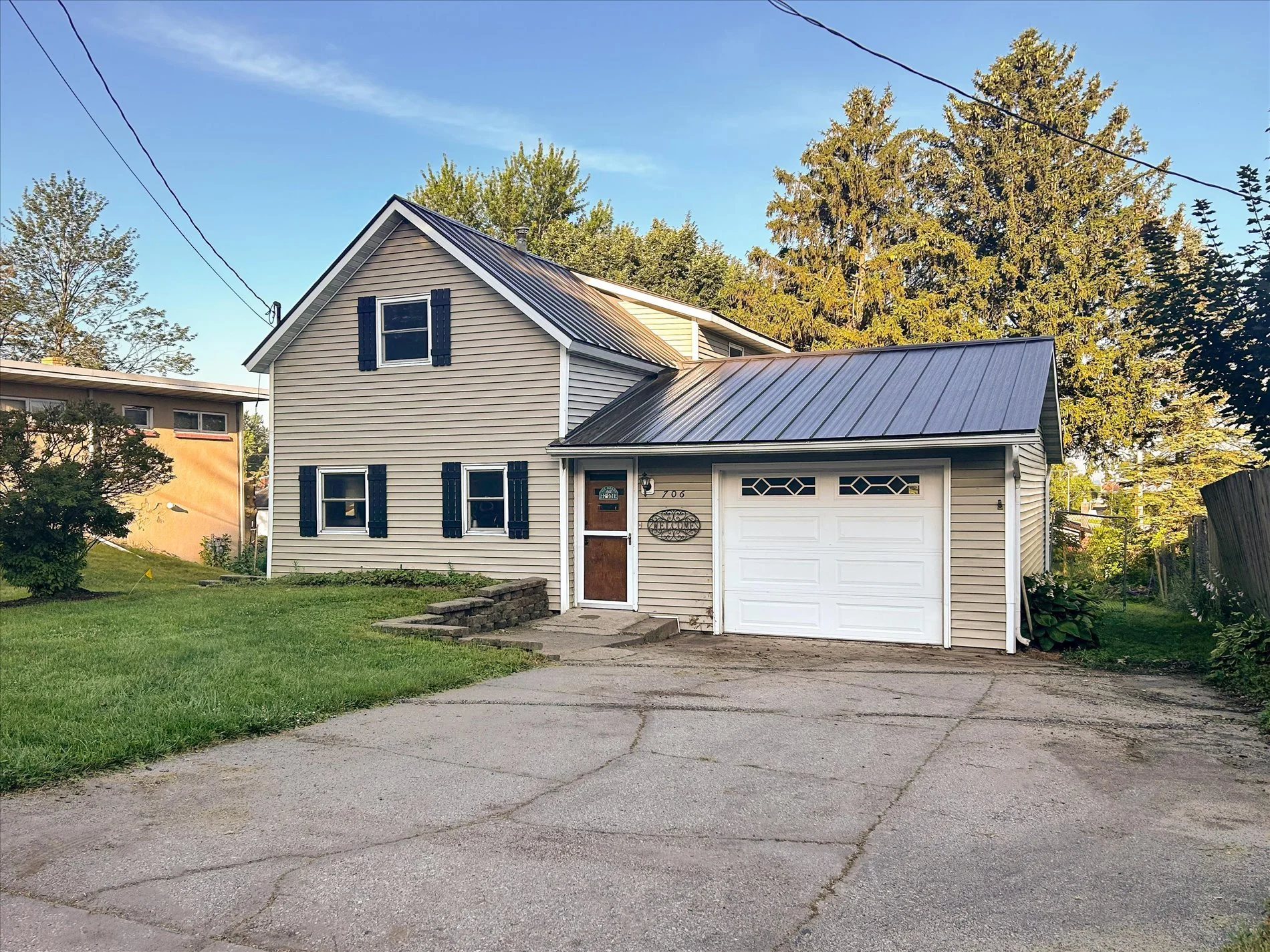 01-706 S Washington Ave Viroqua-.jpg