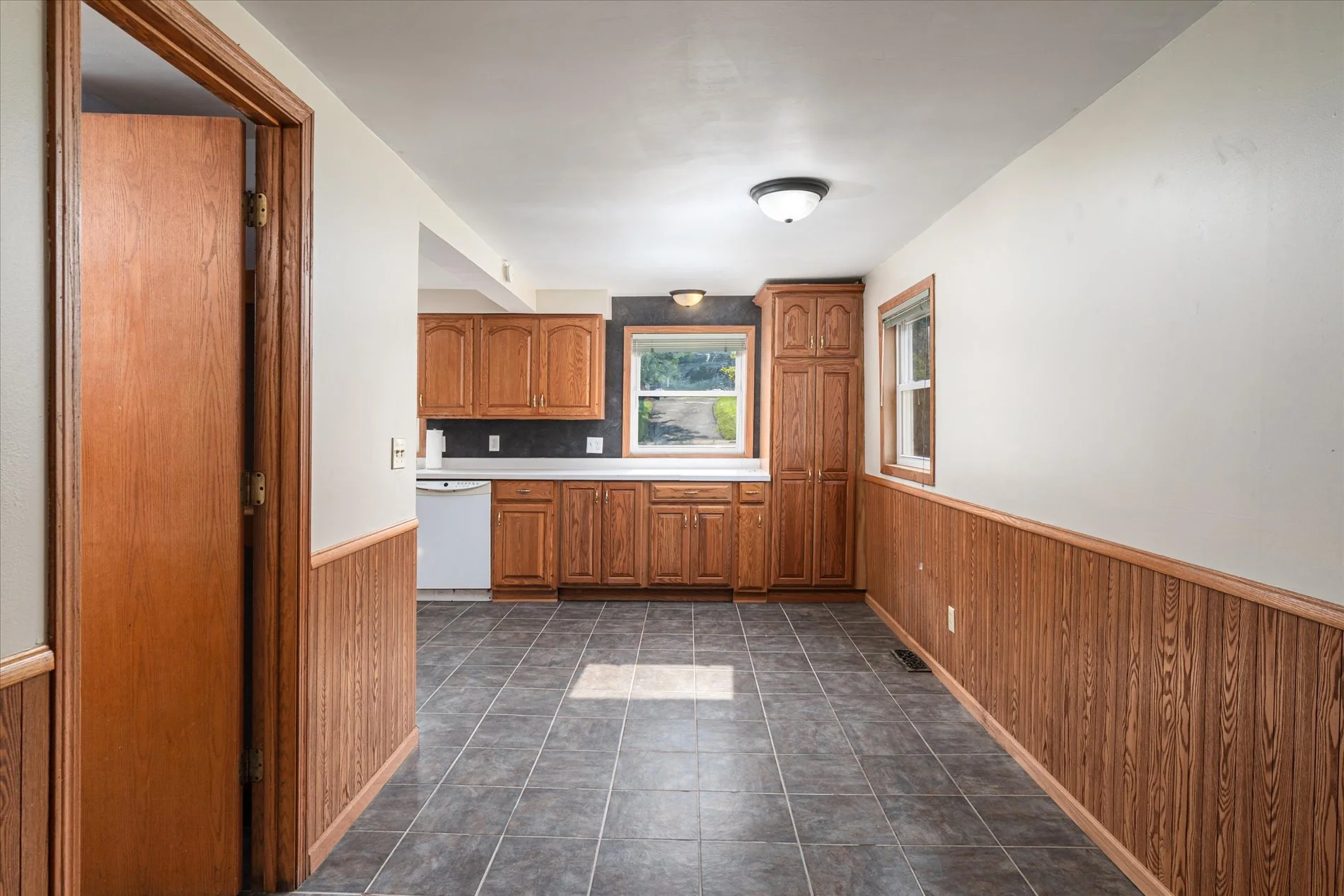 04-706 S Washington Ave Viroqua--8.jpg