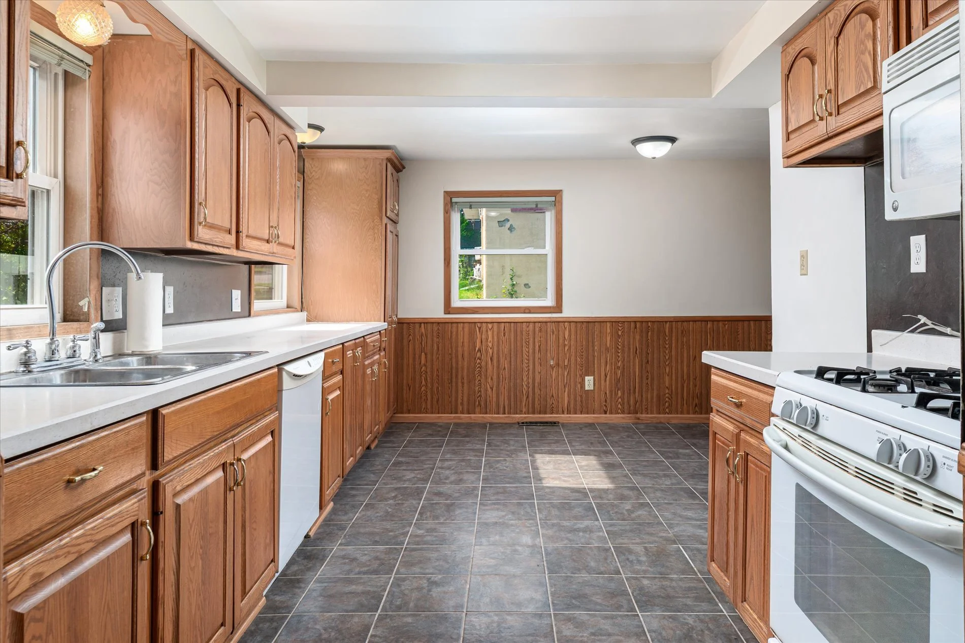 03-706 S Washington Ave Viroqua--4.jpg