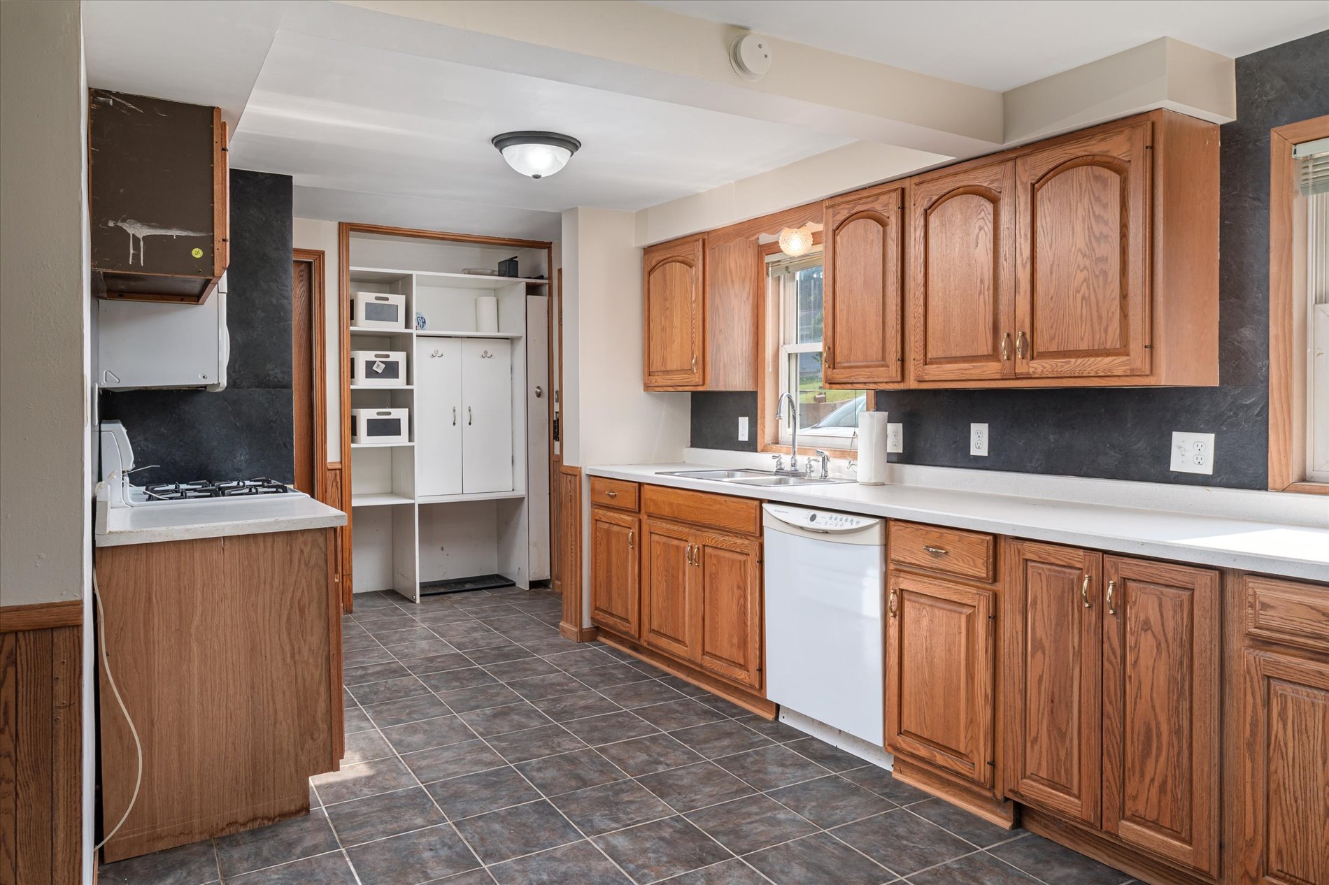 02-706 S Washington Ave Viroqua--9.jpg