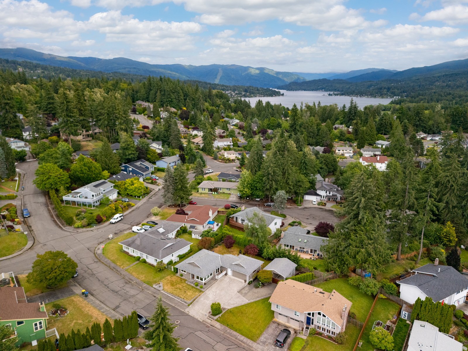 008_3226_Heights_Dr_AERIAL_Alana_Mey.jpg