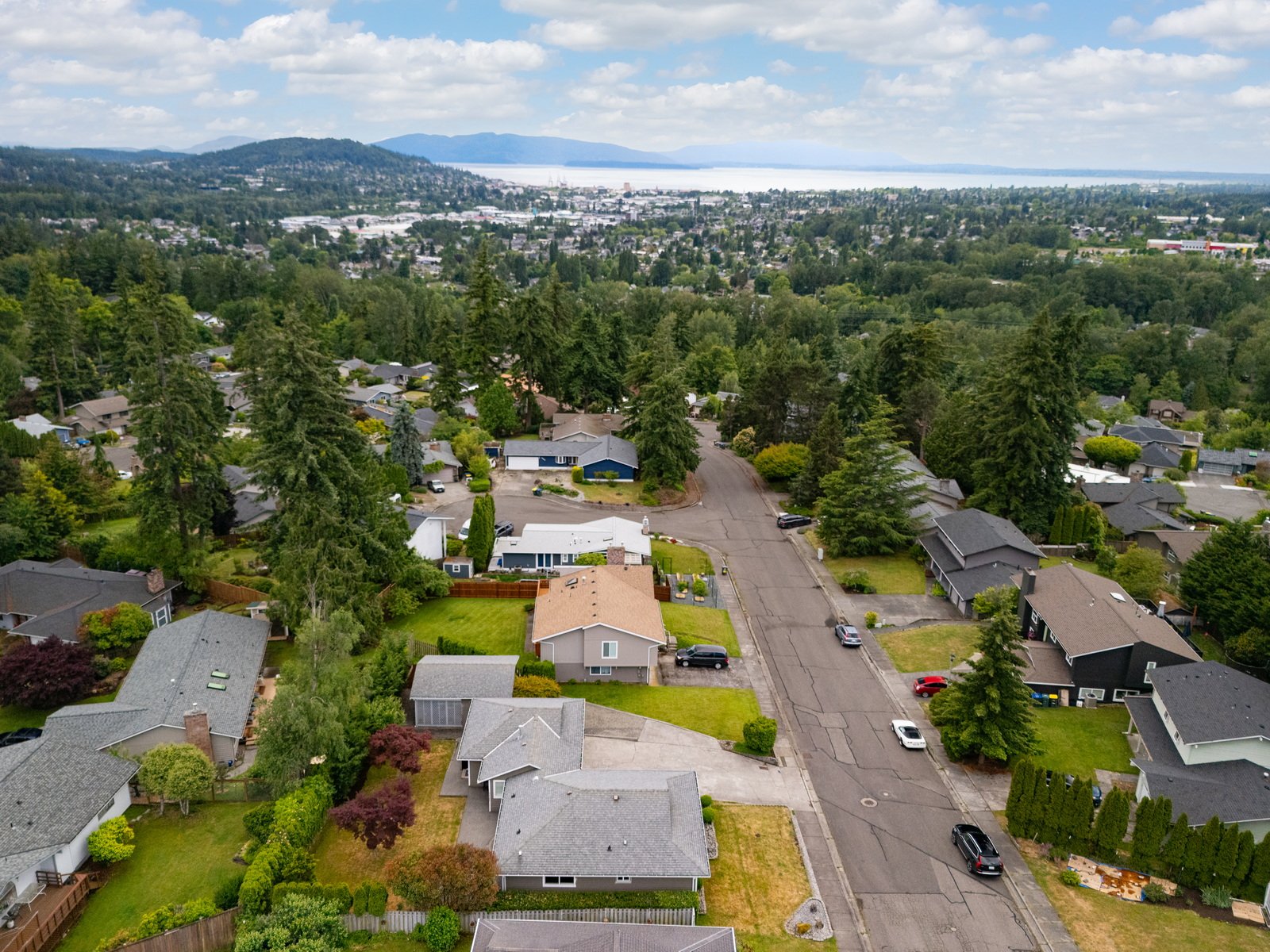 002_3226_Heights_Dr_AERIAL_Alana_Mey.jpg
