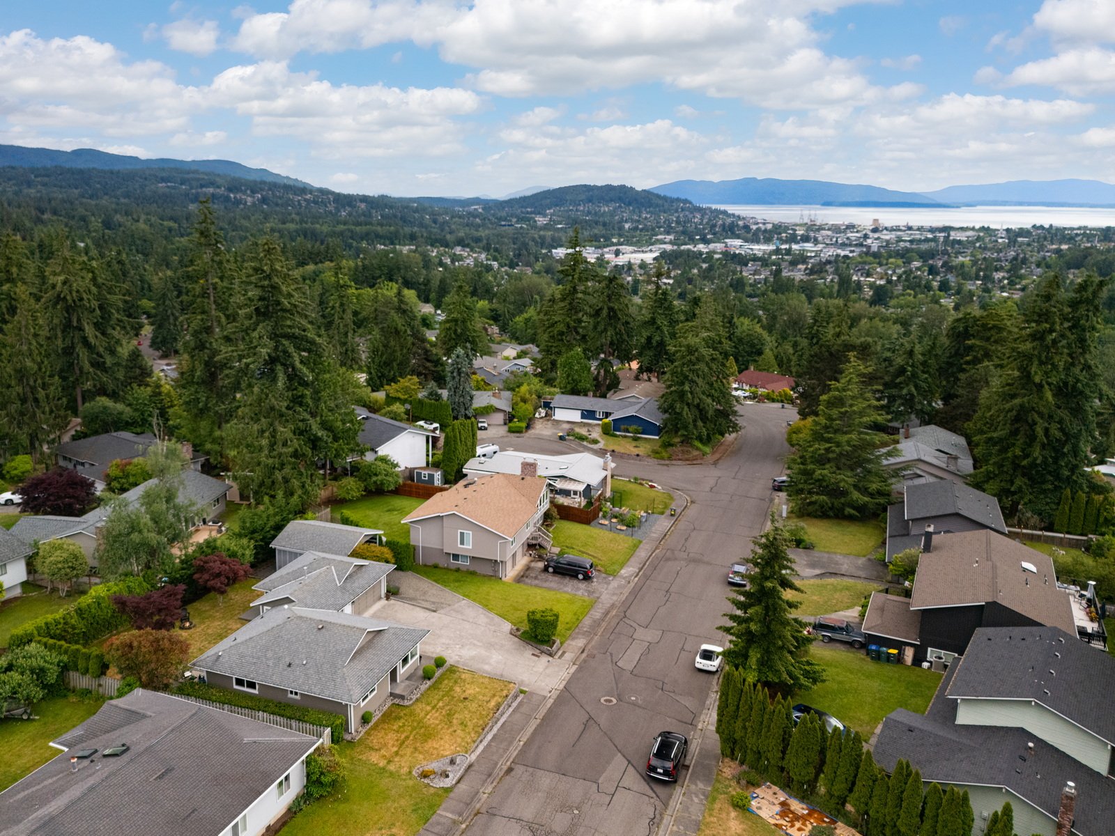 012_3226_Heights_Dr_AERIAL_Alana_Mey.jpg