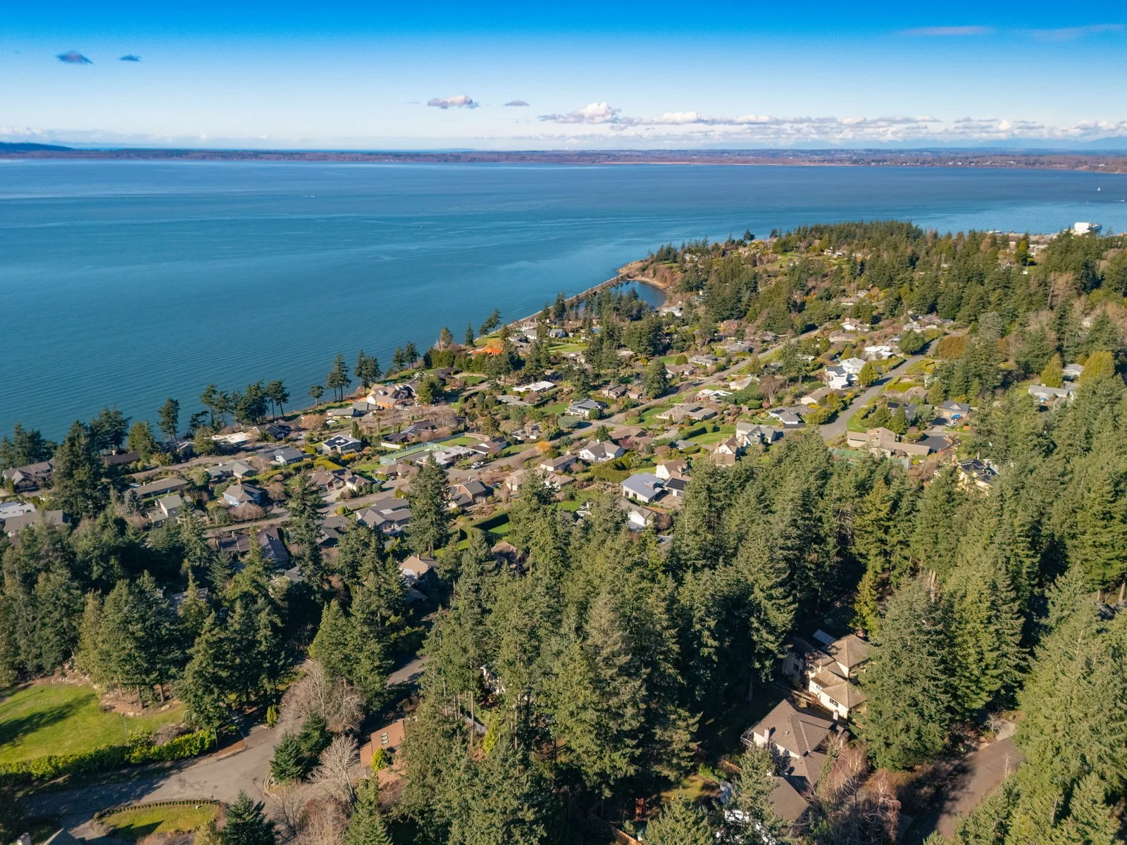 013_413_Viewcrest_Rd_AERIAL_Alana_Mey.jpg