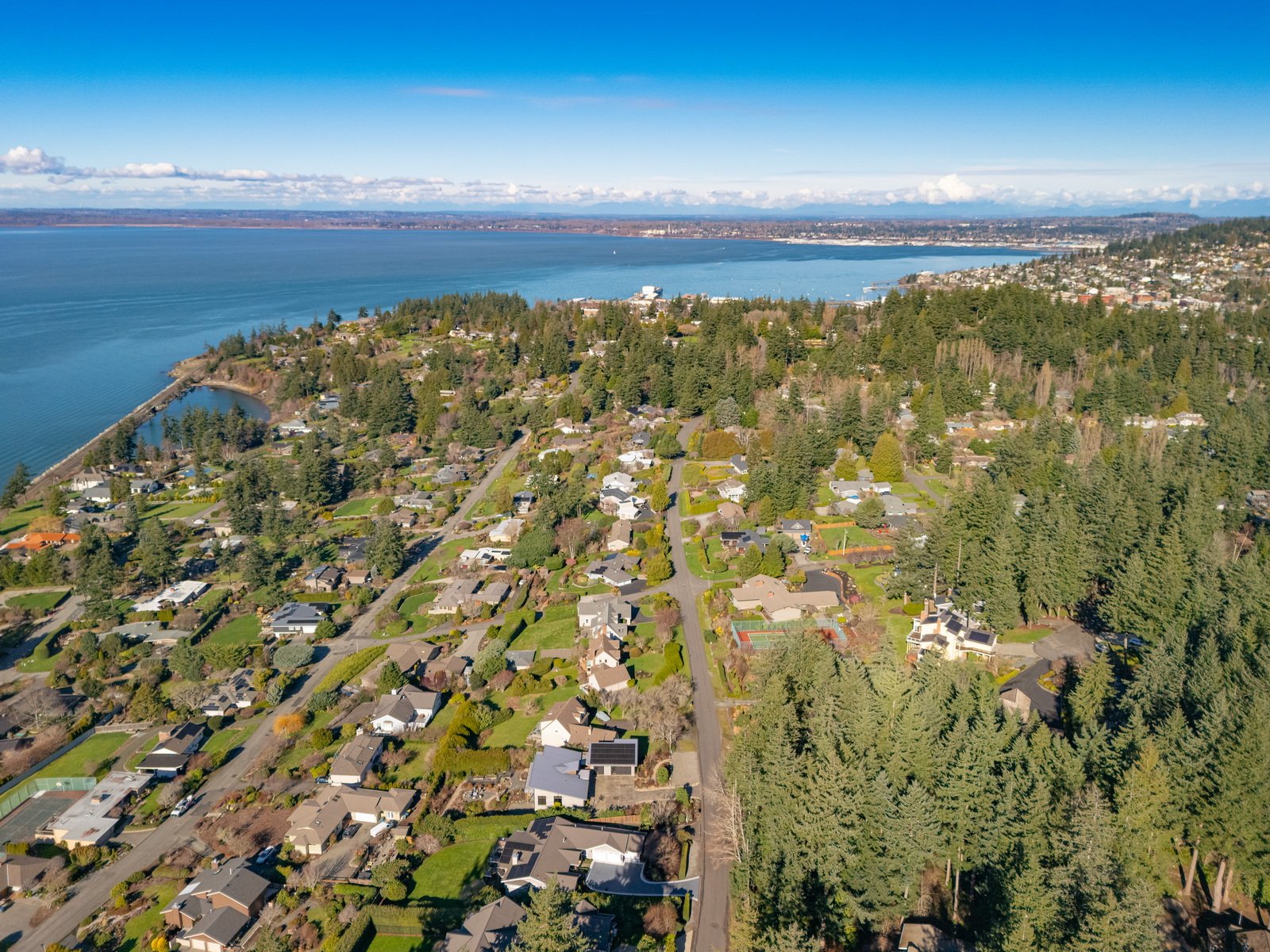 015_413_Viewcrest_Rd_AERIAL_Alana_Mey.jpg