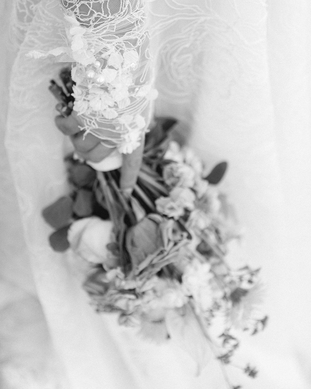 It&rsquo;s all in the details&hellip;
ㅤ
Captured by the ever so talented @rorywylieweddings, forever creating romantic, whimsical moments frozen in time 🤍
ㅤ

#Tpandco #SperryLove #SperryTent #WeddingTent #PerthFurnitureHire #PerthWeddingPlanner #Per