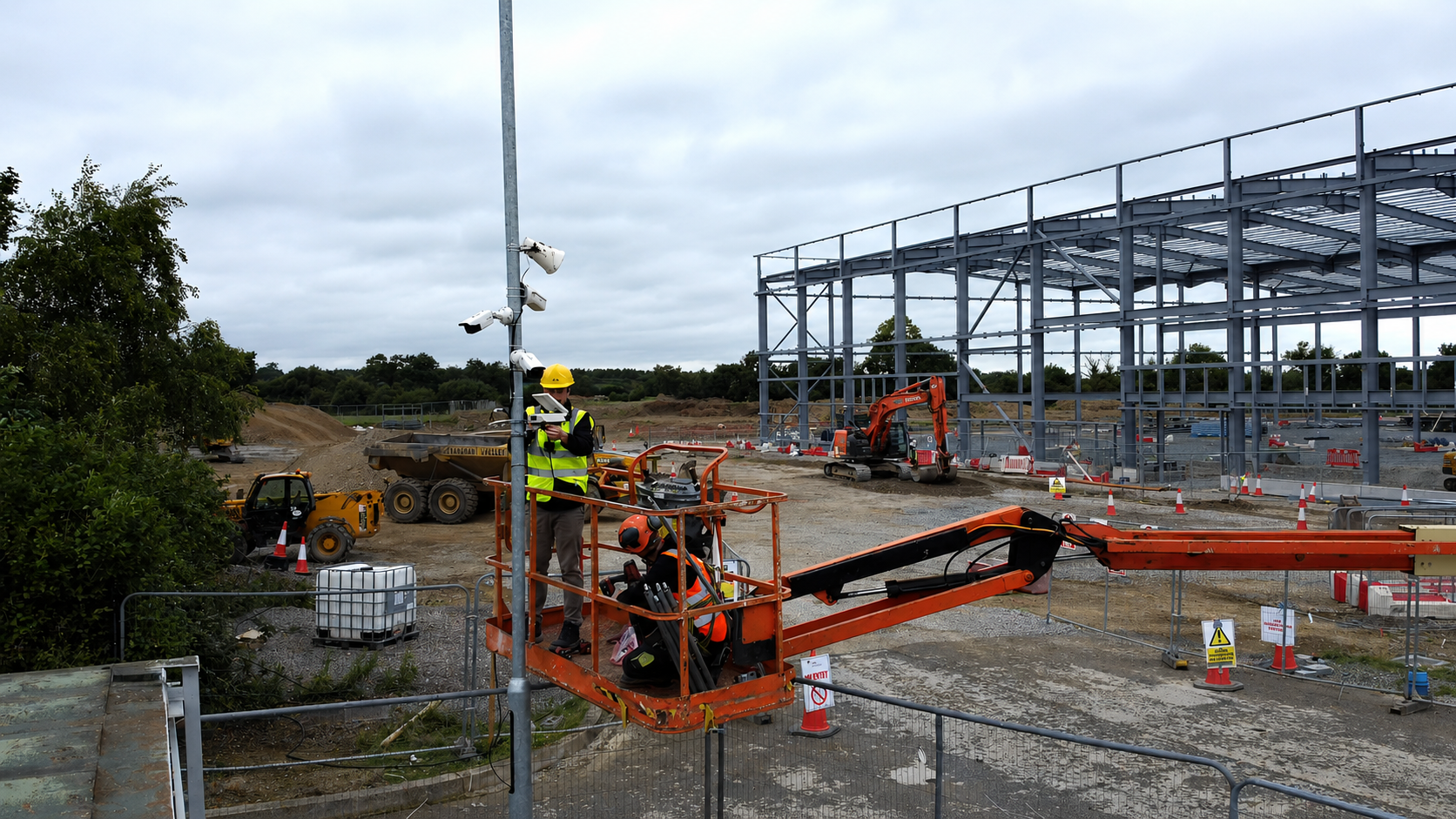 Workers installing construction time-lapse cameras on site to support project progress monitoring and visual documentation.