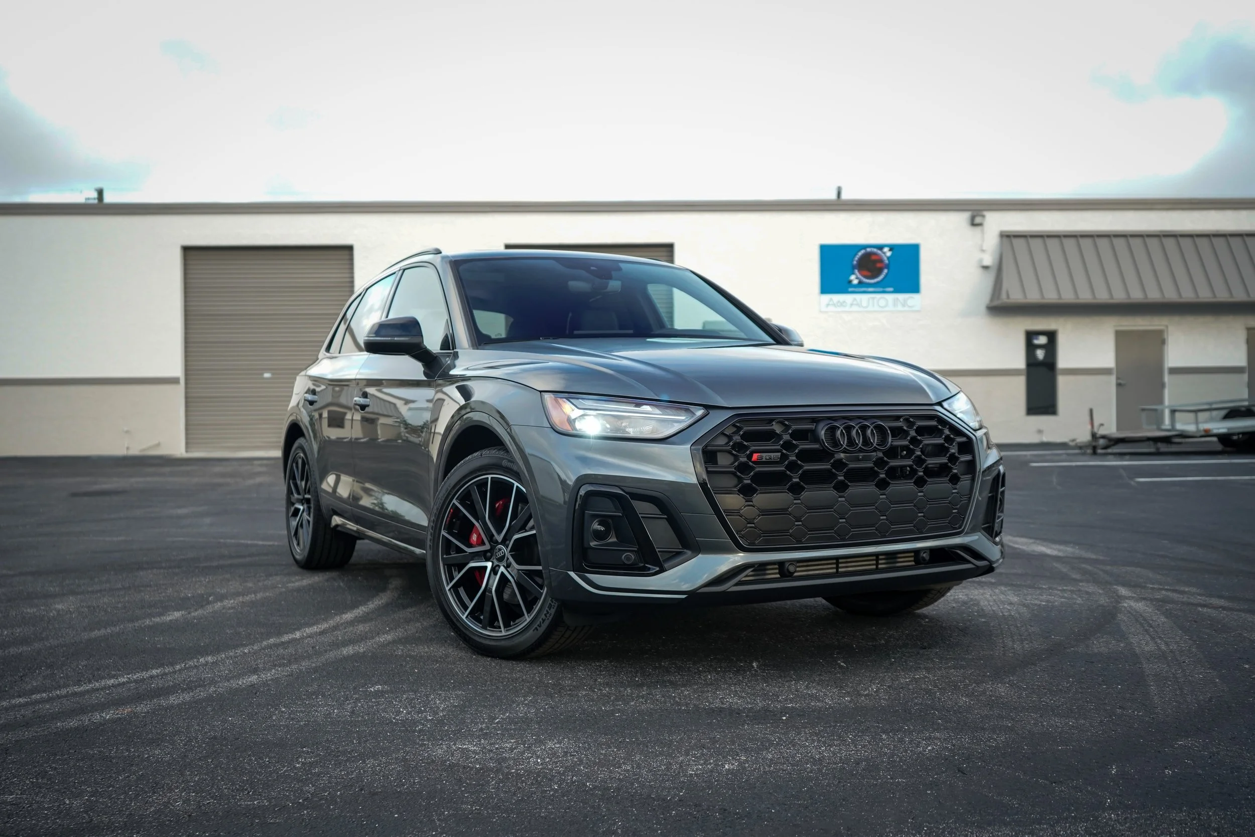 Grey Audi SQ5.JPG