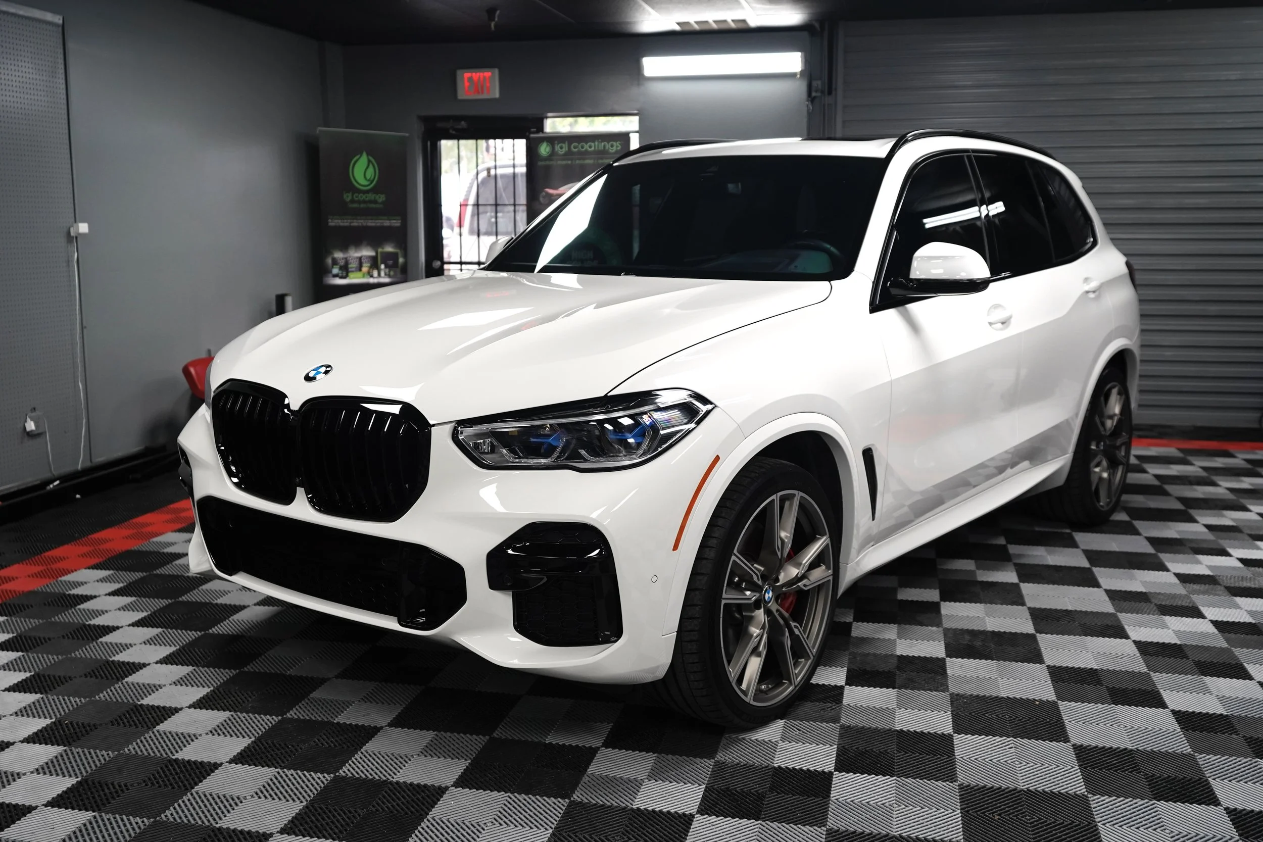 BMW X5 M50i White.jpg