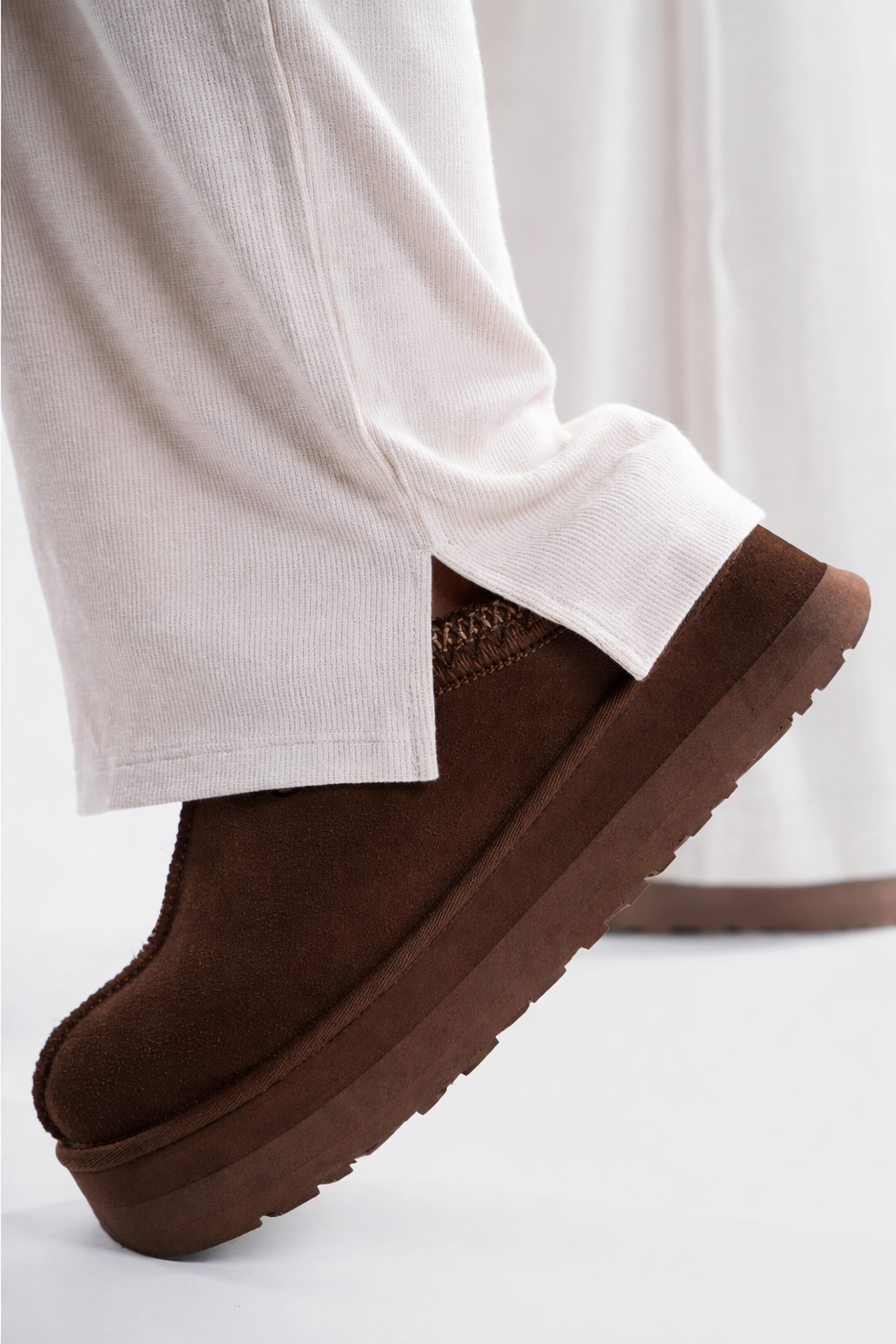 AI - Garment No1. Trouser ft shoe.png