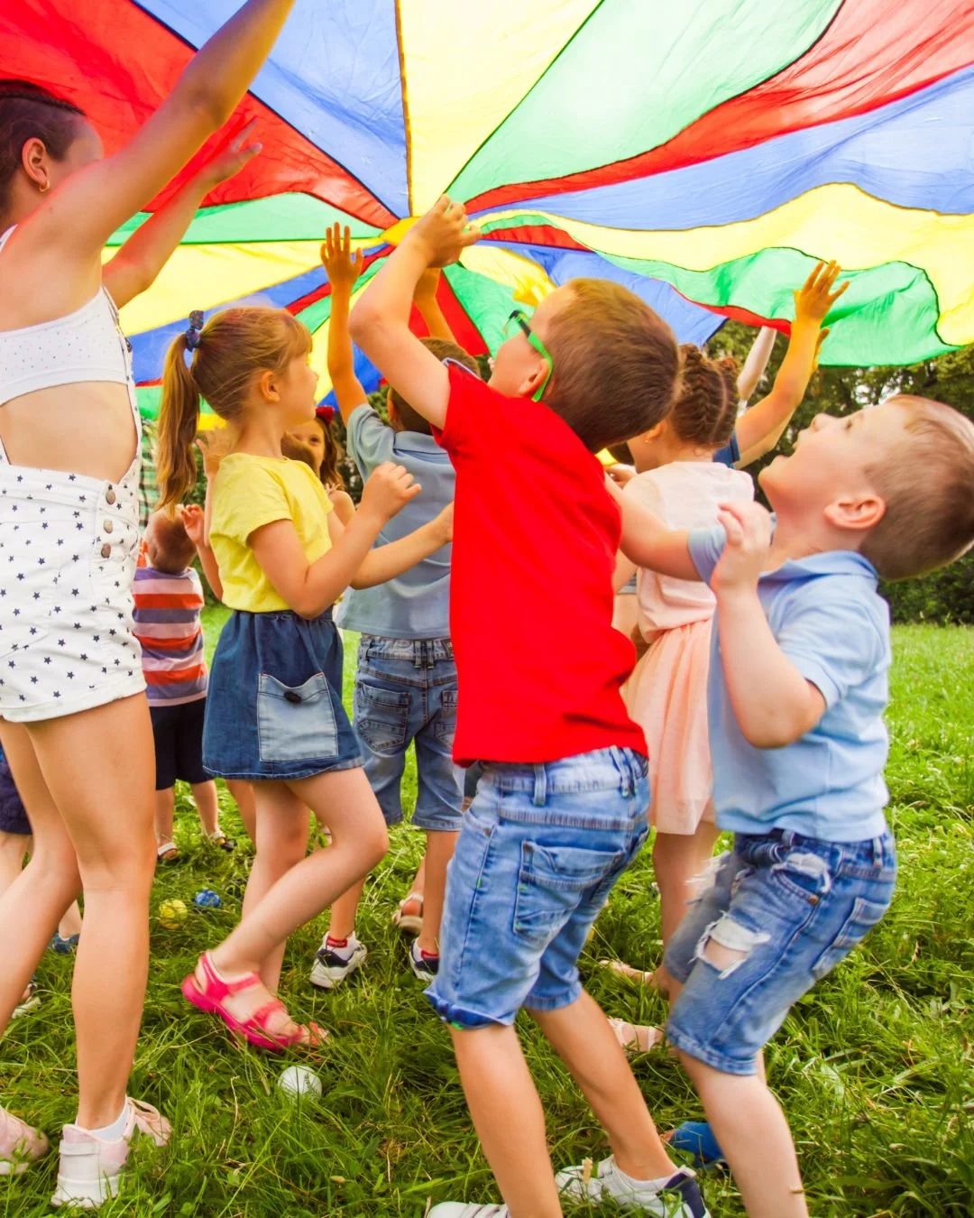 kids-having-fun-outdoors-summer-camp-austin