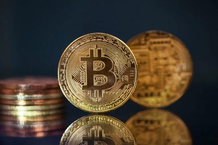 Bitcoin dips but recovers back above US$30,000; Ether, most other top 10 crypto lose ground