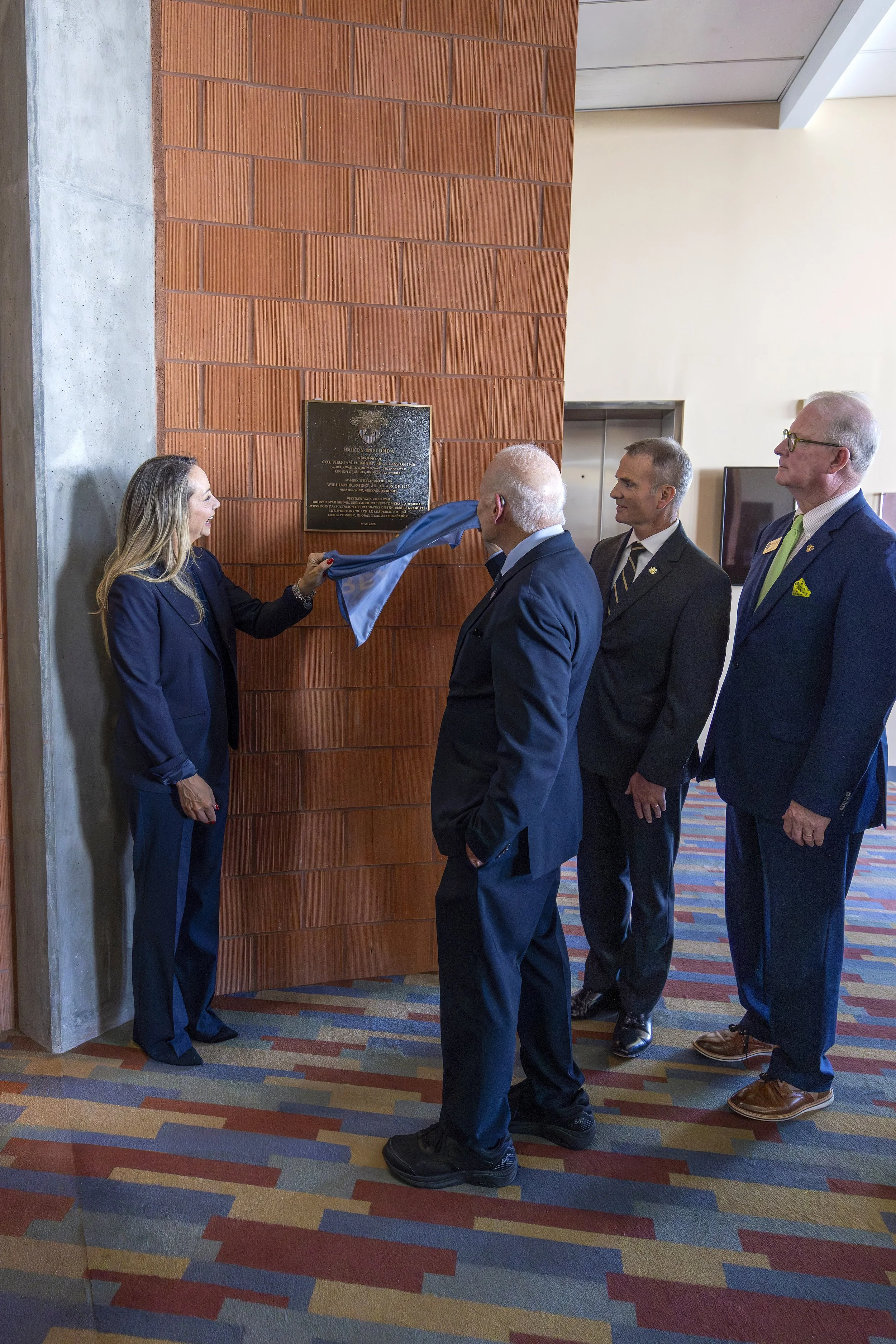 Bill and Alex Roedy unveiling the Roedy Rotunda plaque.