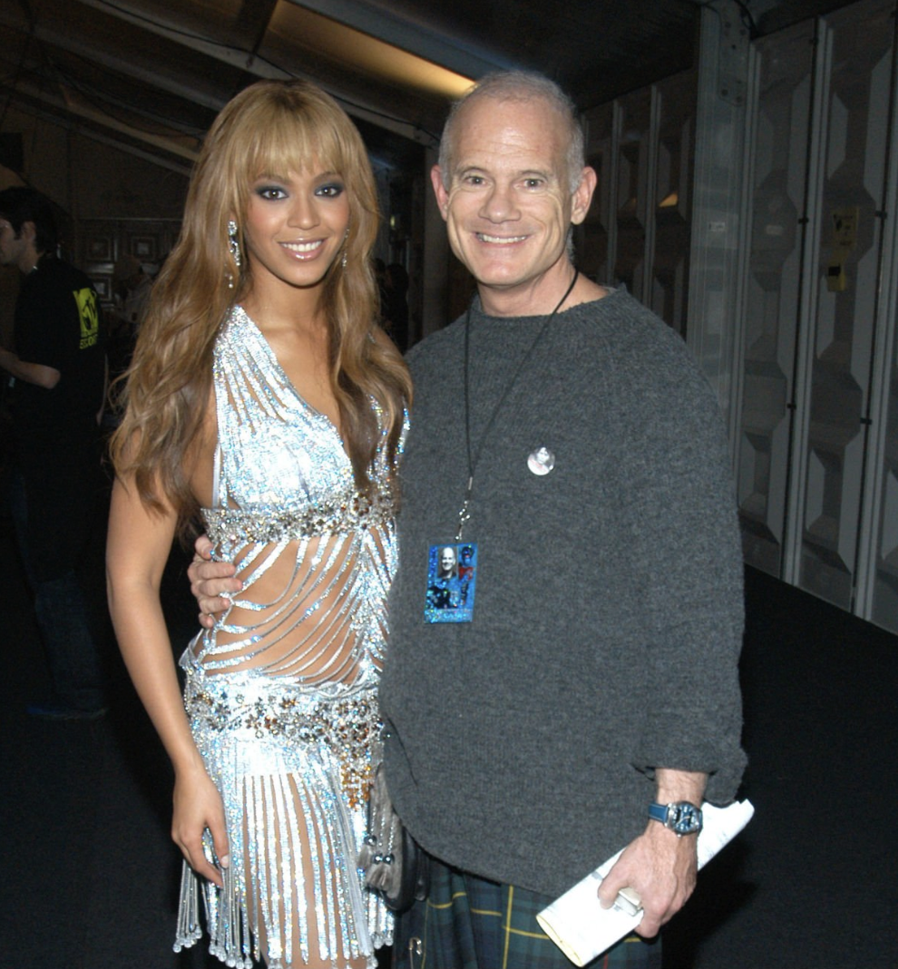 Bill and Beyonce edinburgh EMA 2003.png