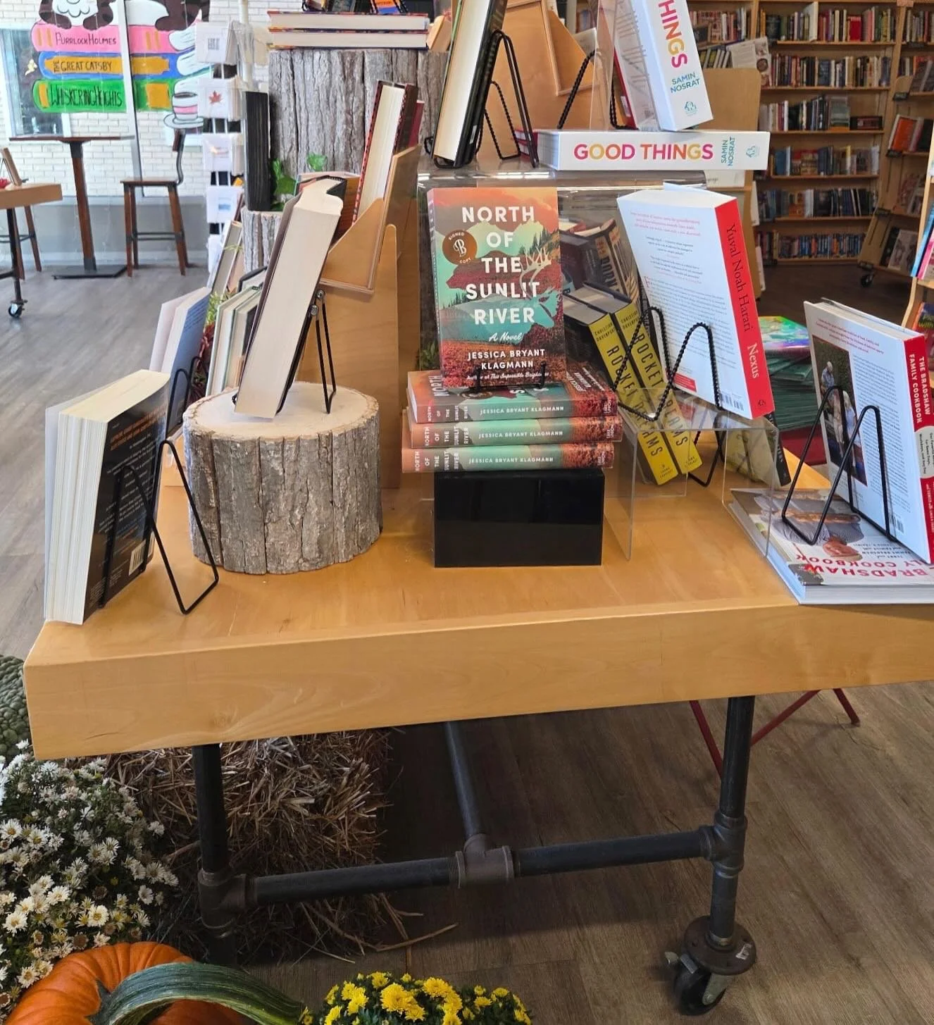 I&rsquo;m finding that many of my NH family members are big fans of @bookerymht because they keep sending me pics of NOTSR greeting them on the way in and I really love it. 🧡