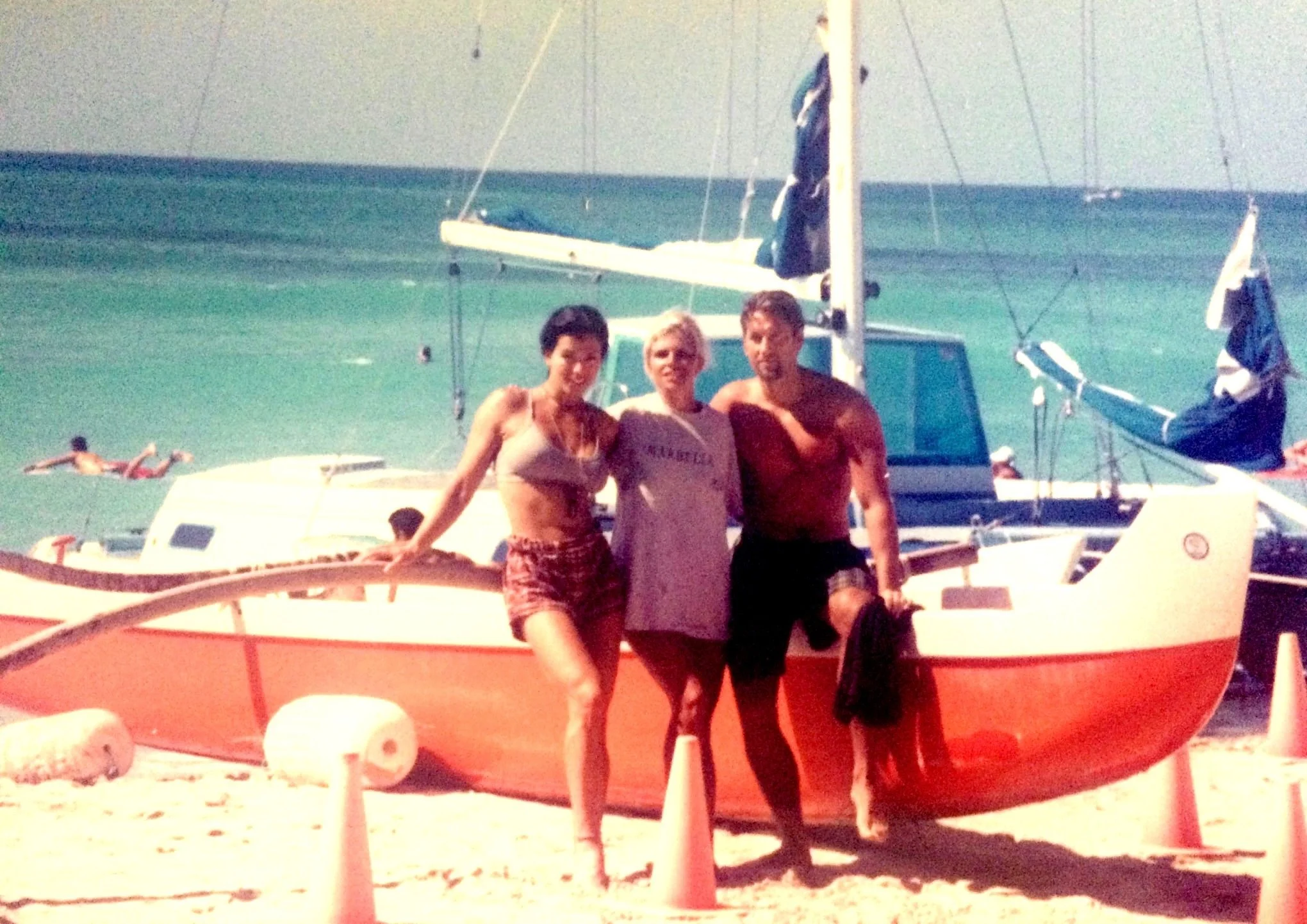 Hawaiian Sunsets are the most beautiful!
Honolulu: Sharon Bruneau, Lori Grannis and friend