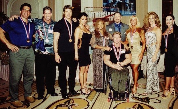 The Gangs' all here (well most of the Weider Athletes). Pre Show Cocktail hour. Weider Athletes not in the picture were competing in the Olympia that evening. Always so much fun getting together at the events.
Left to Right: Lou Ferrigno, Mike O'Hear