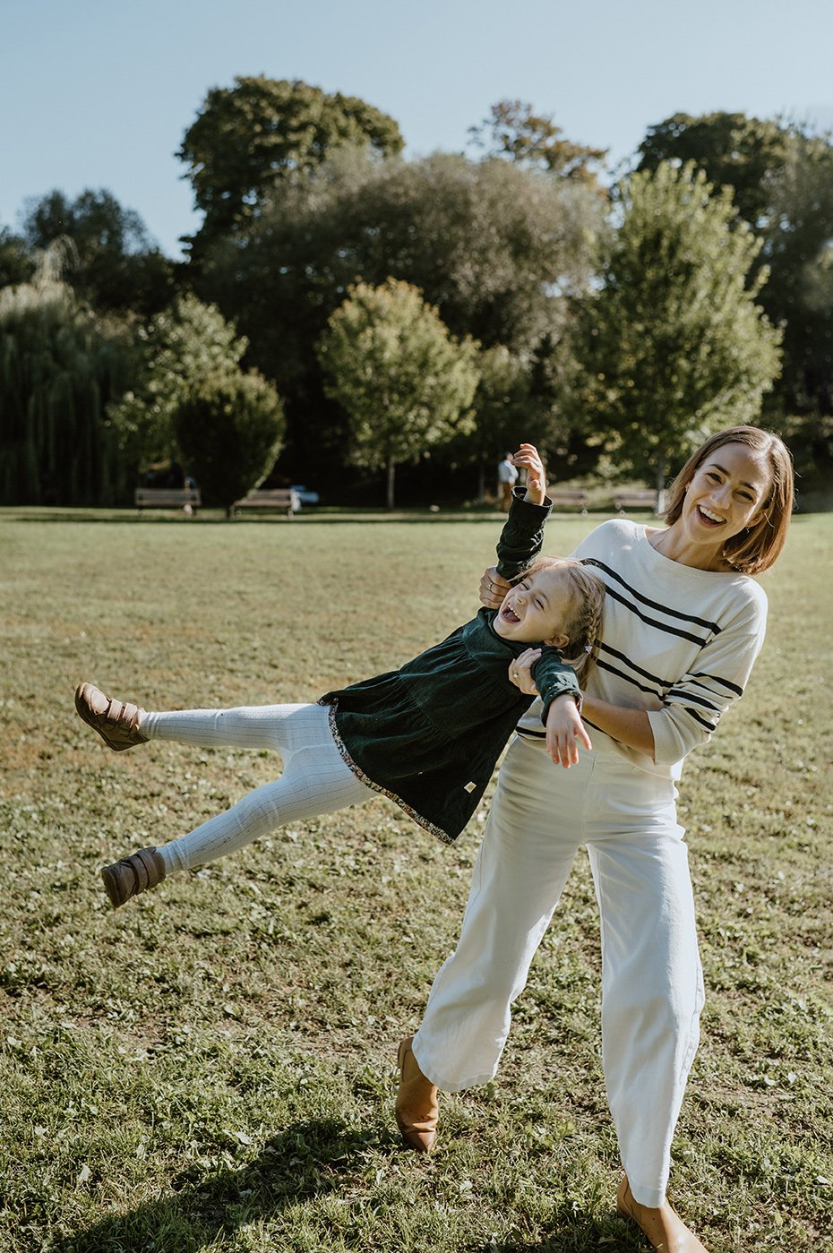 Outdoor candid family photo session during autumn